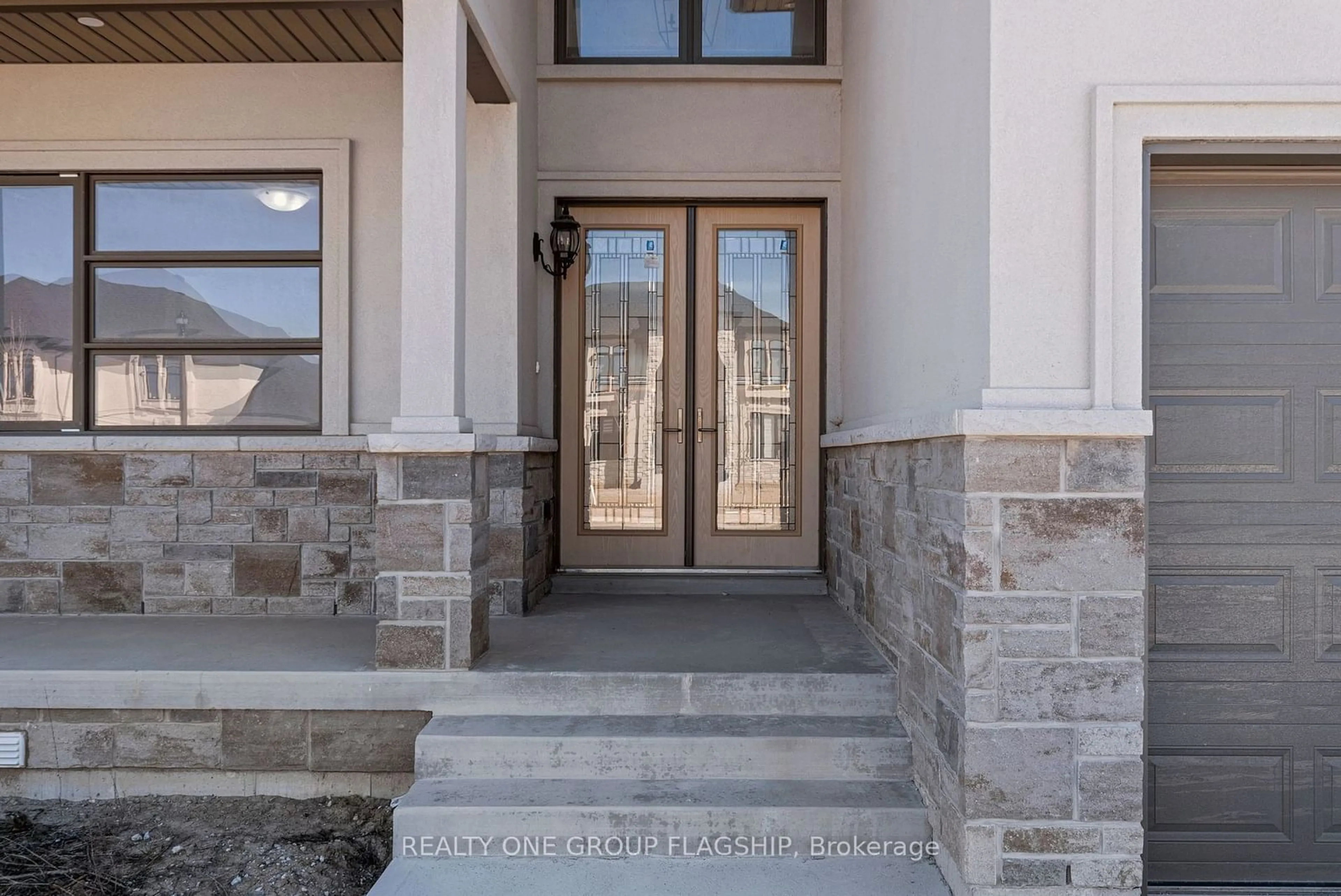 Indoor entryway for 323 Benson Crt, Amherstburg Ontario N9V 0G7