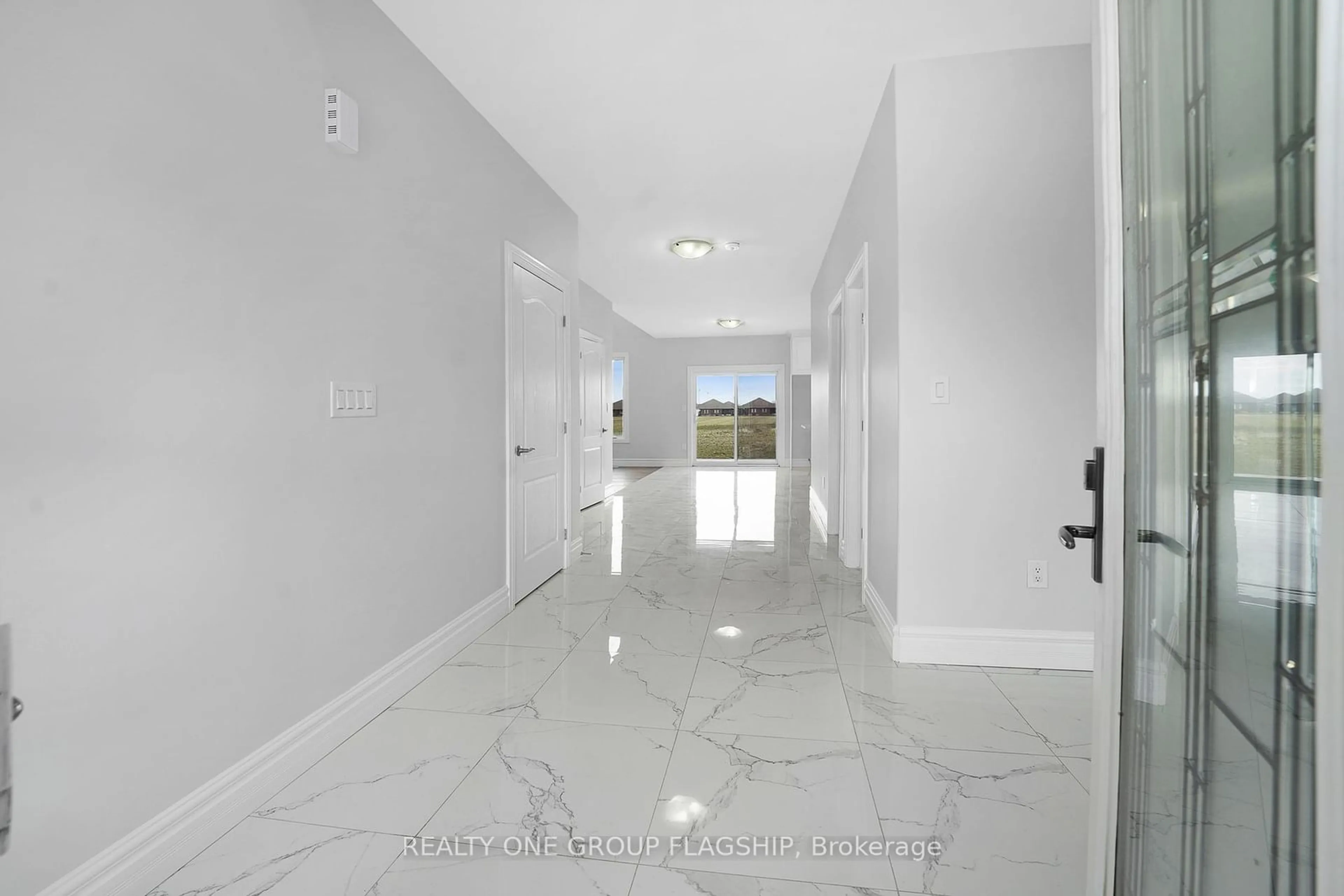 Indoor foyer for 134 Tuscany Tr, Chatham-Kent Ontario N7M 0A7