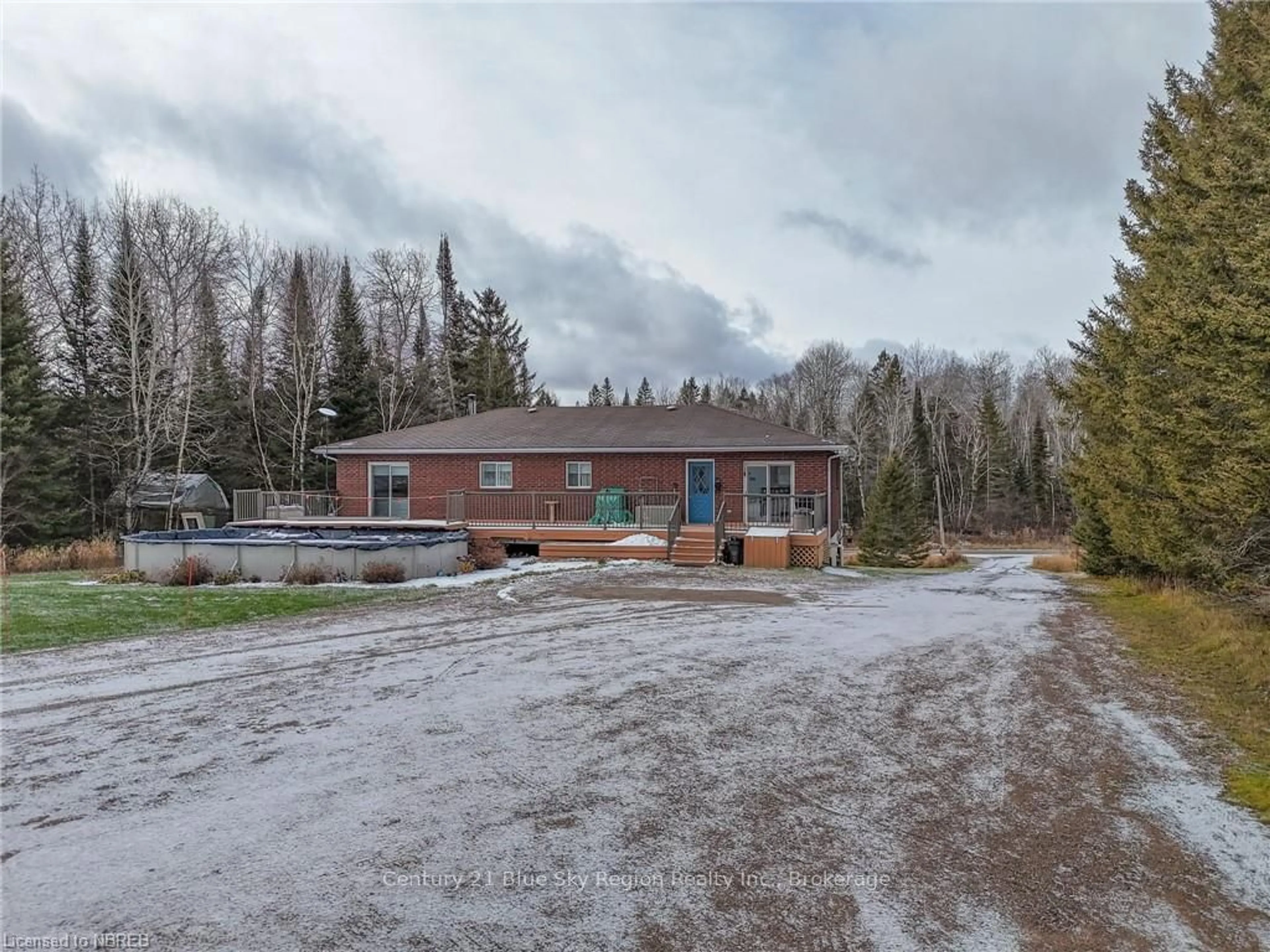 A pic from outside/outdoor area/front of a property/back of a property/a pic from drone, mountain view for 592 GENESEE LAKE Rd, Powassan Ontario P0H 1Z0