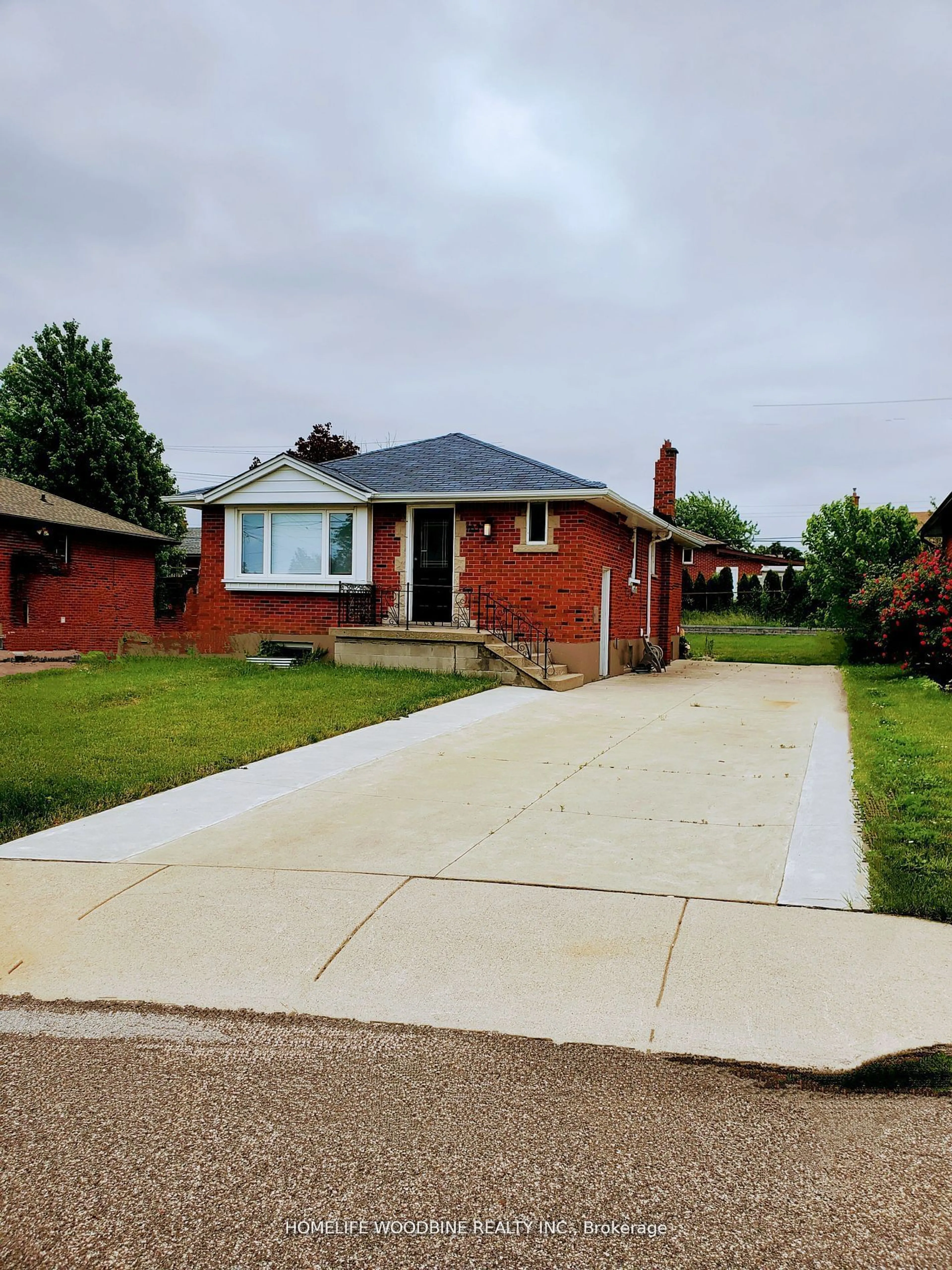 Home with brick exterior material, street for 107 Winchester Blvd, Hamilton Ontario L8T 2M9