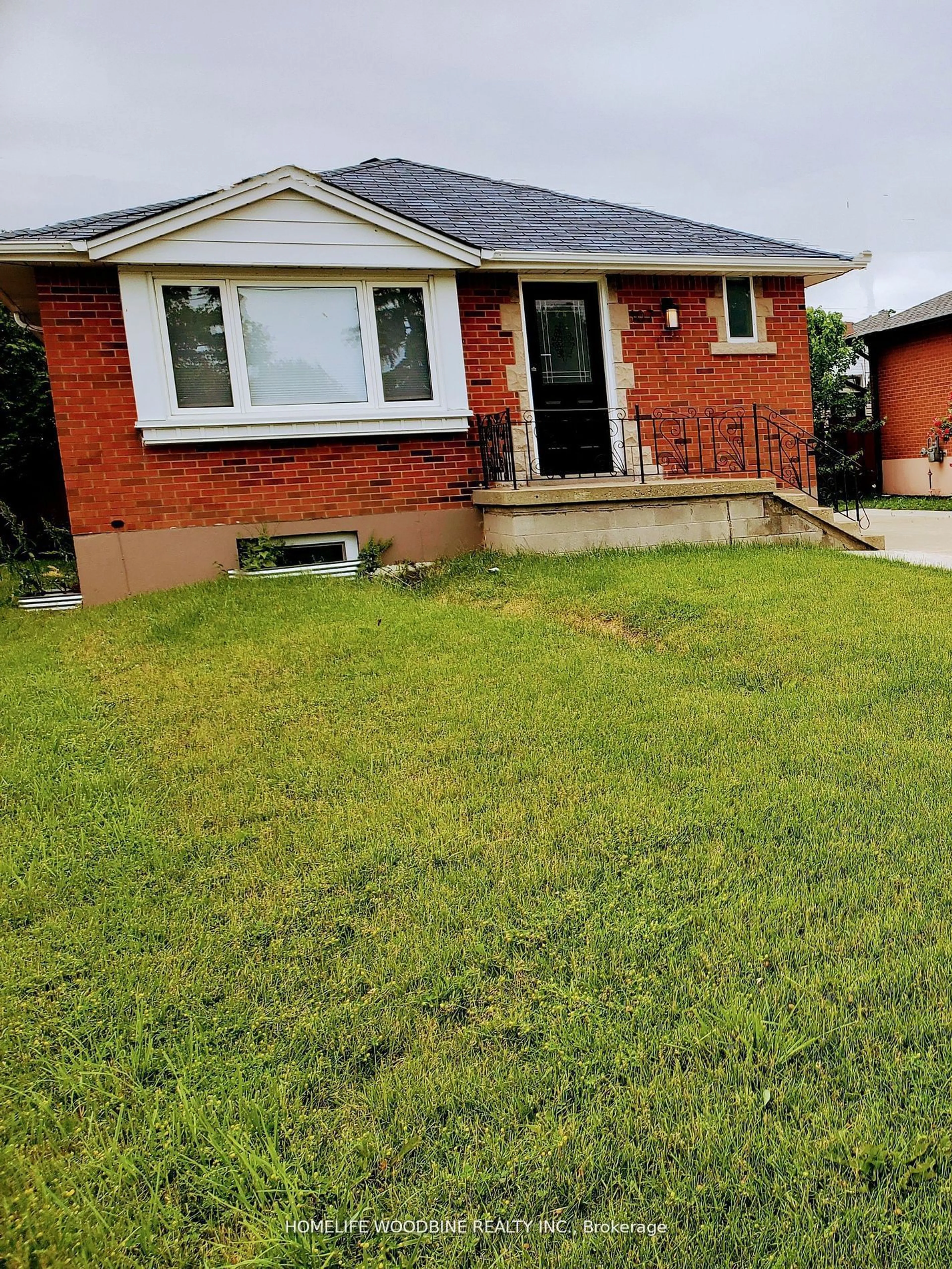 Home with brick exterior material, street for 107 Winchester Blvd, Hamilton Ontario L8T 2M9