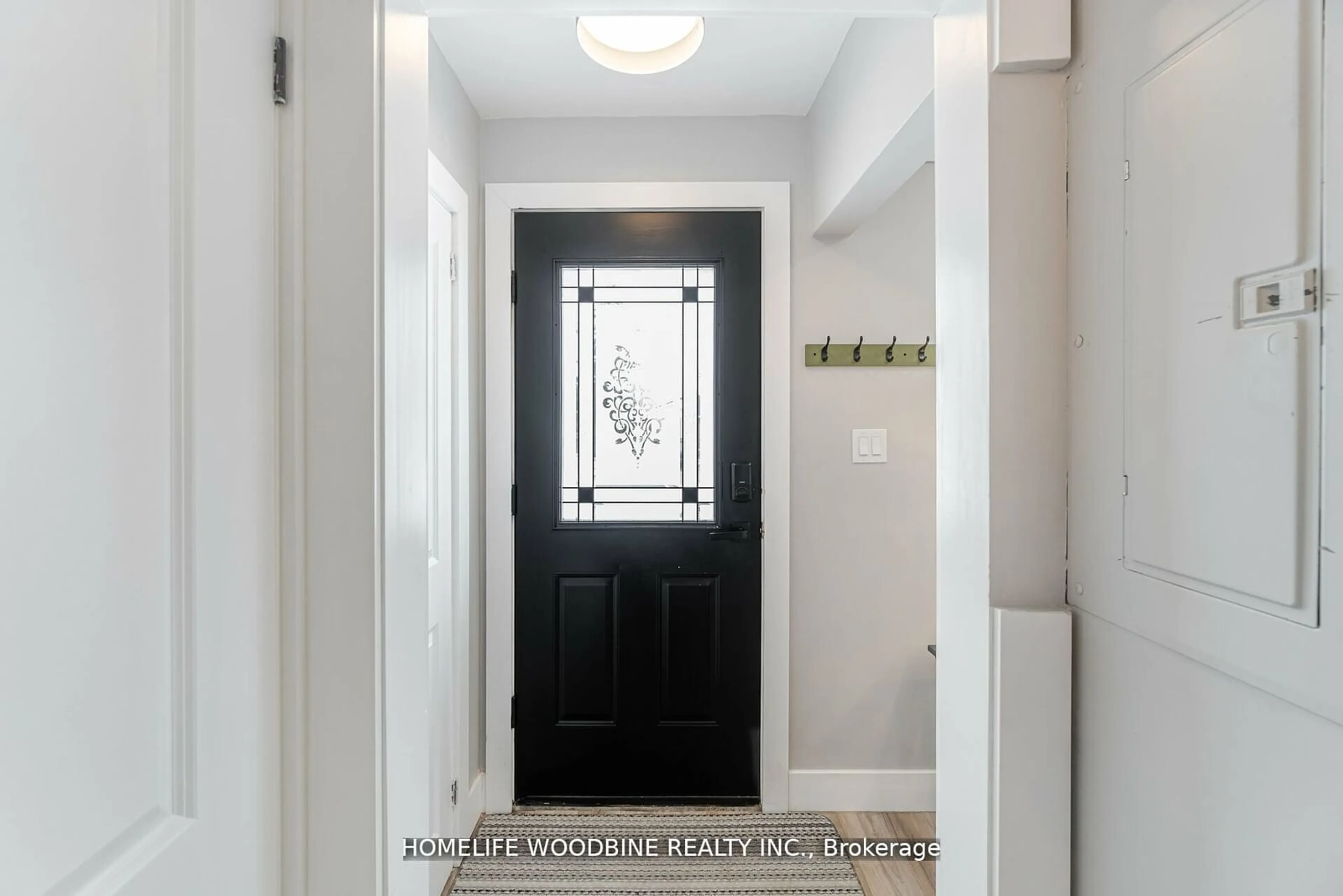 Indoor entryway for 107 Winchester Blvd, Hamilton Ontario L8T 2M9