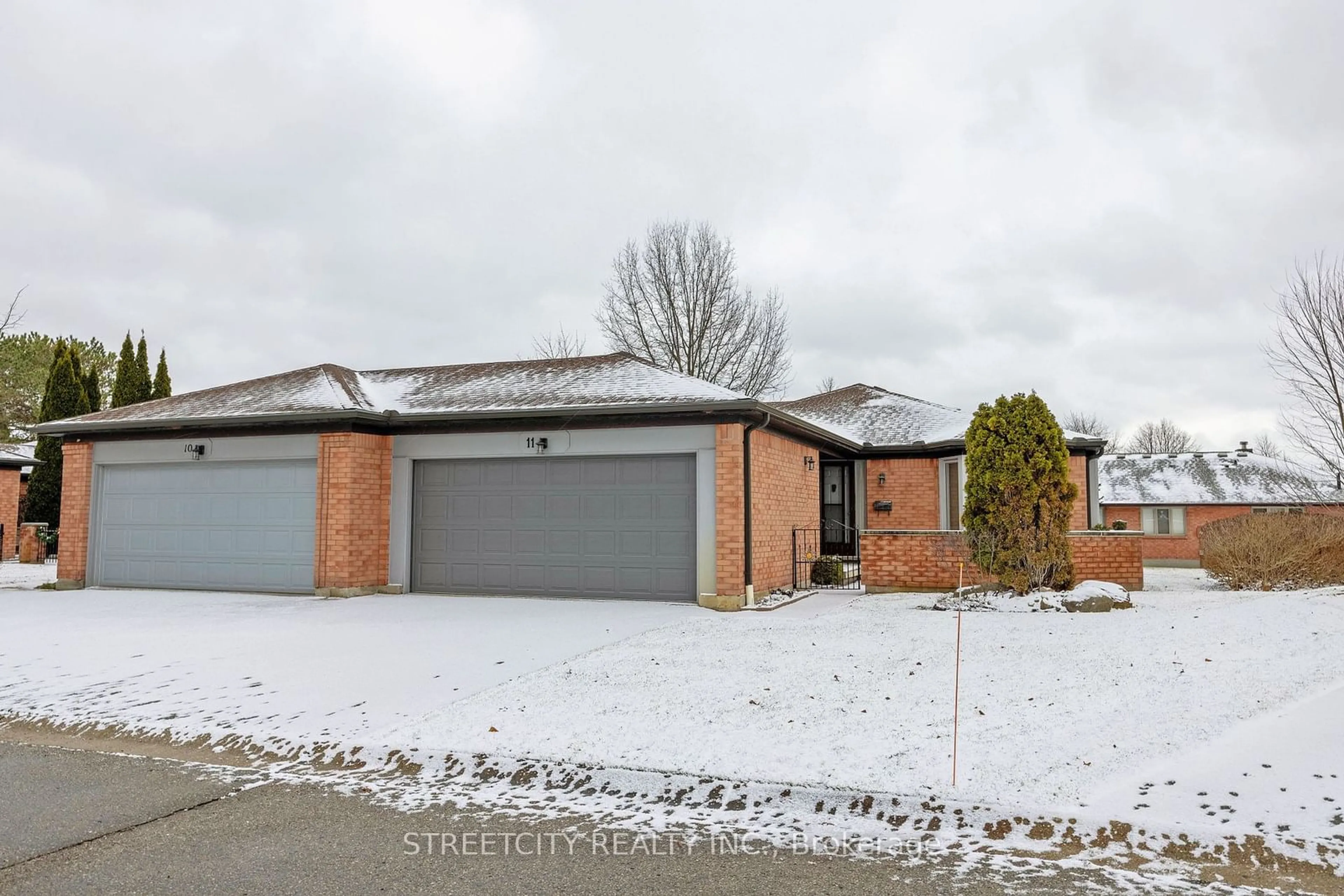 A pic from outside/outdoor area/front of a property/back of a property/a pic from drone, street for 65 Fiddlers Green Rd #11, London Ontario N6H 4V5