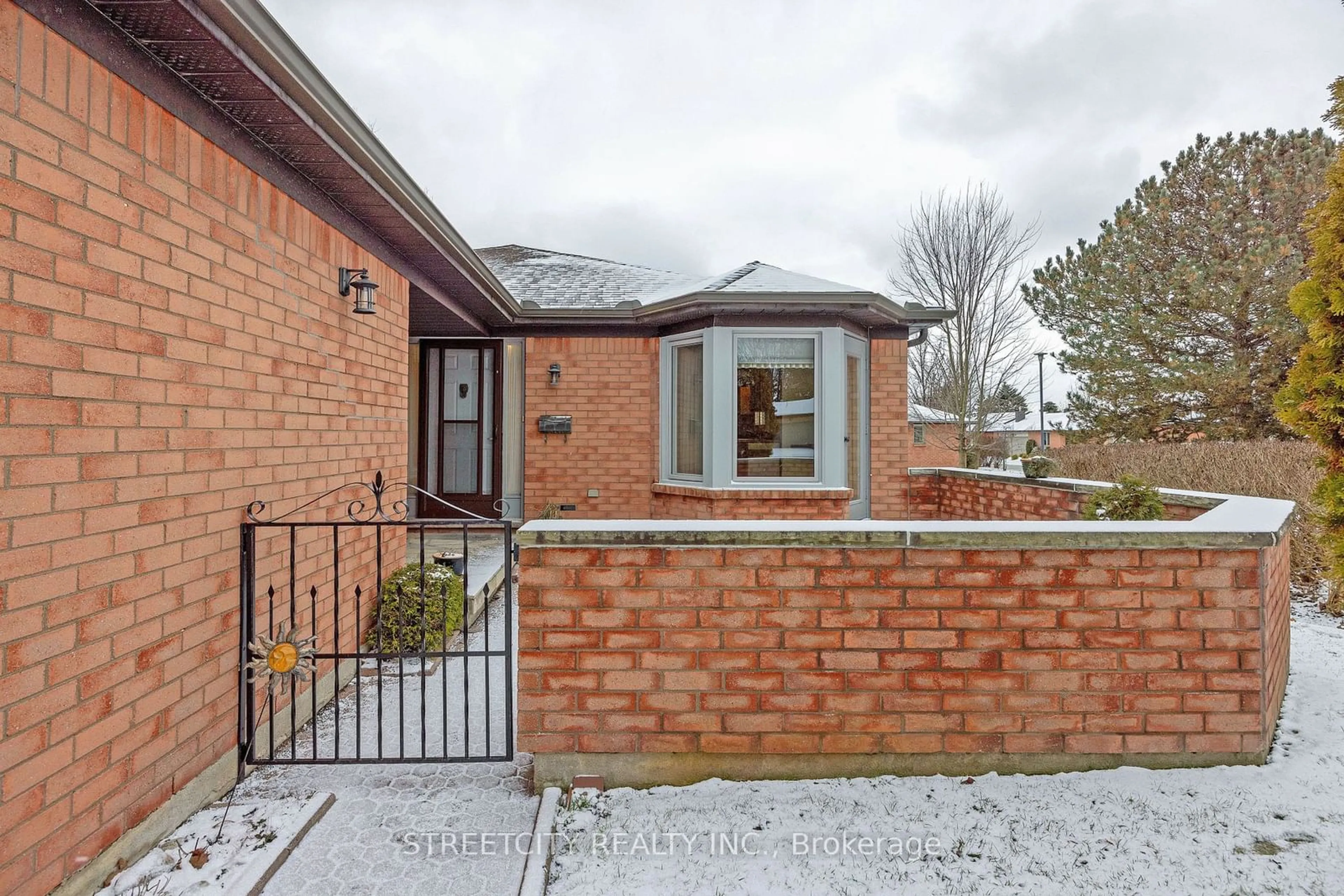 Home with brick exterior material, street for 65 Fiddlers Green Rd #11, London Ontario N6H 4V5