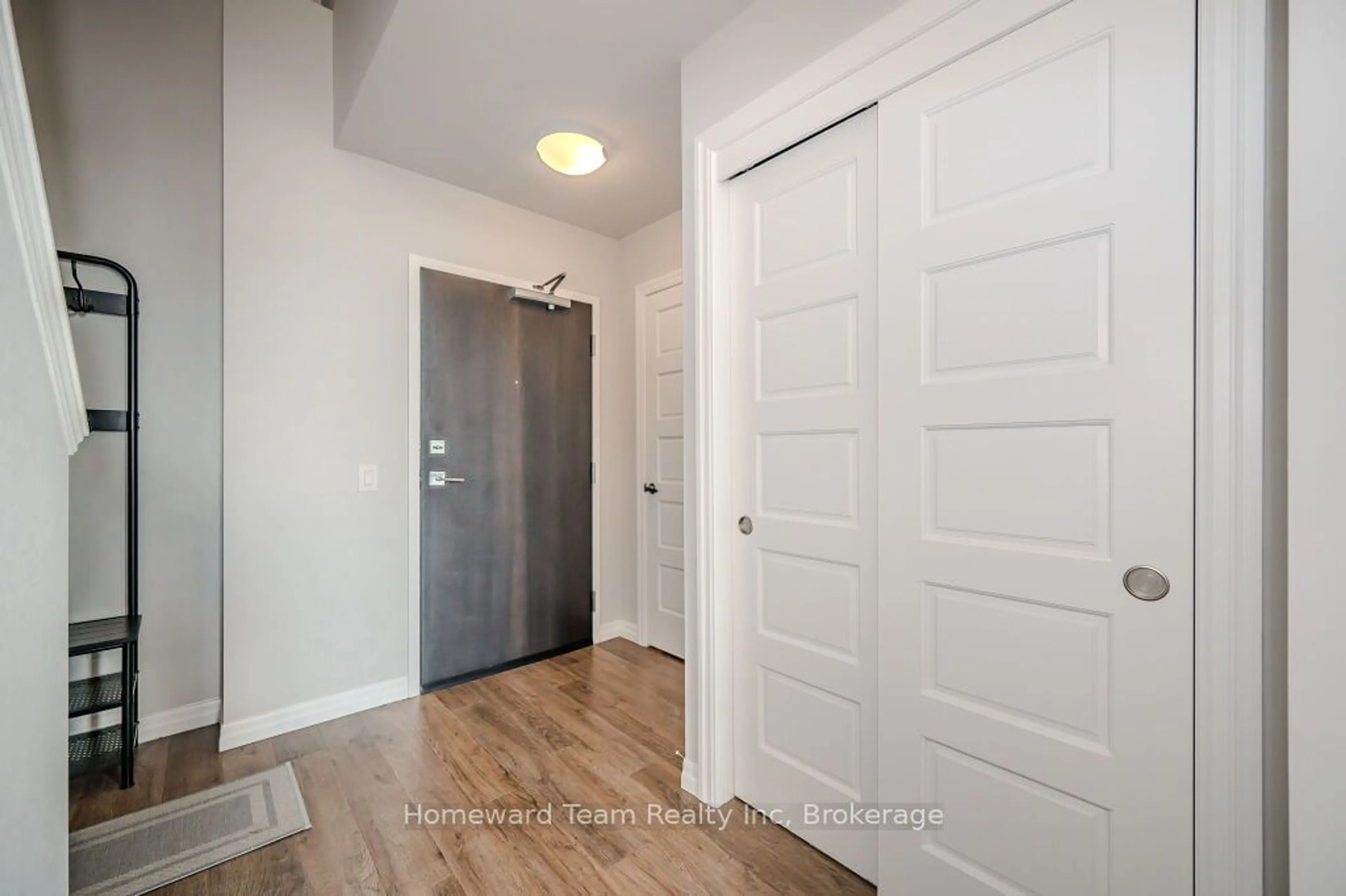 Indoor entryway for 35 KINGSBURY Sq #413, Guelph Ontario N1L 0J4