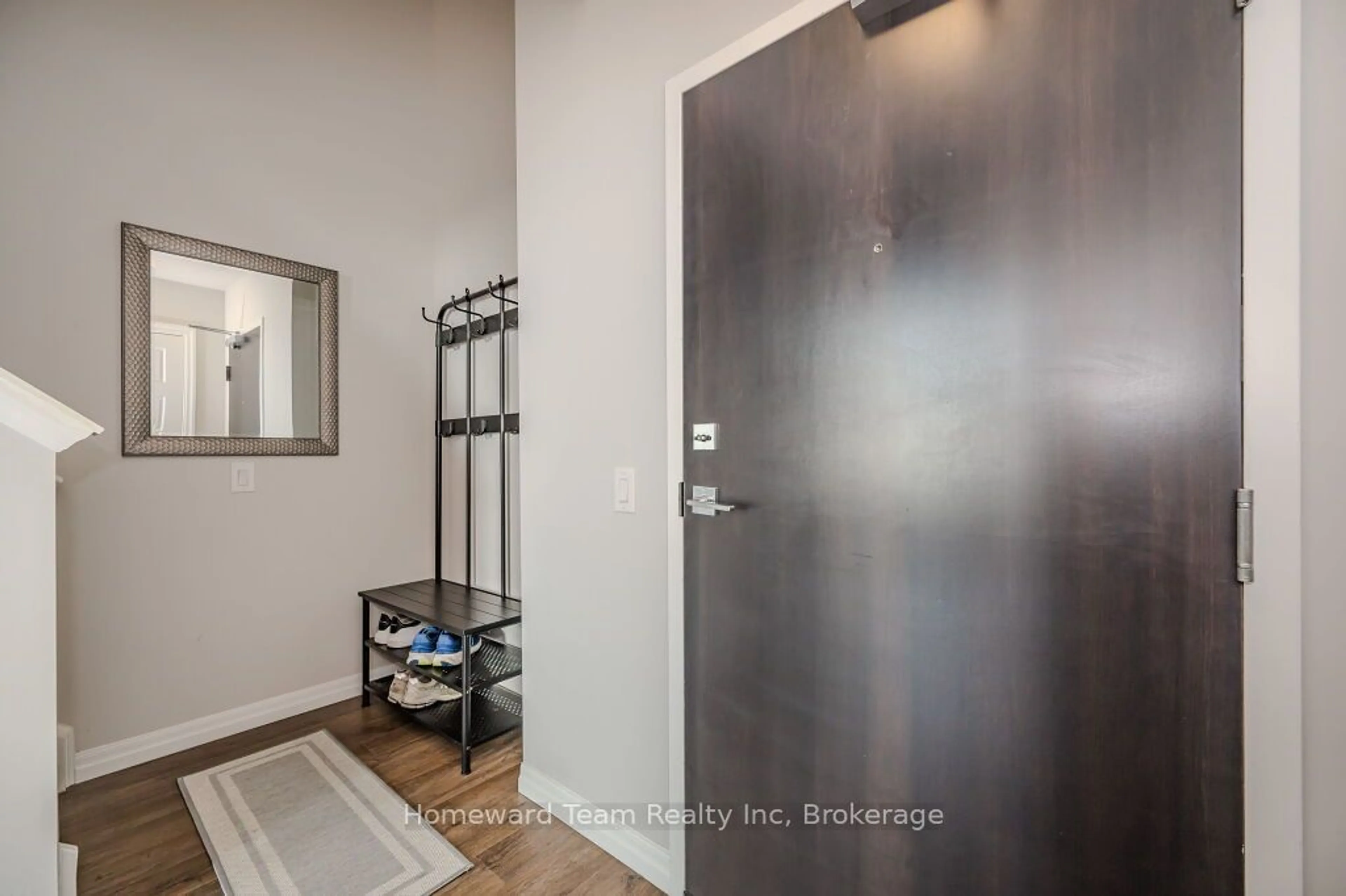 Indoor entryway for 35 KINGSBURY Sq #413, Guelph Ontario N1L 0J4