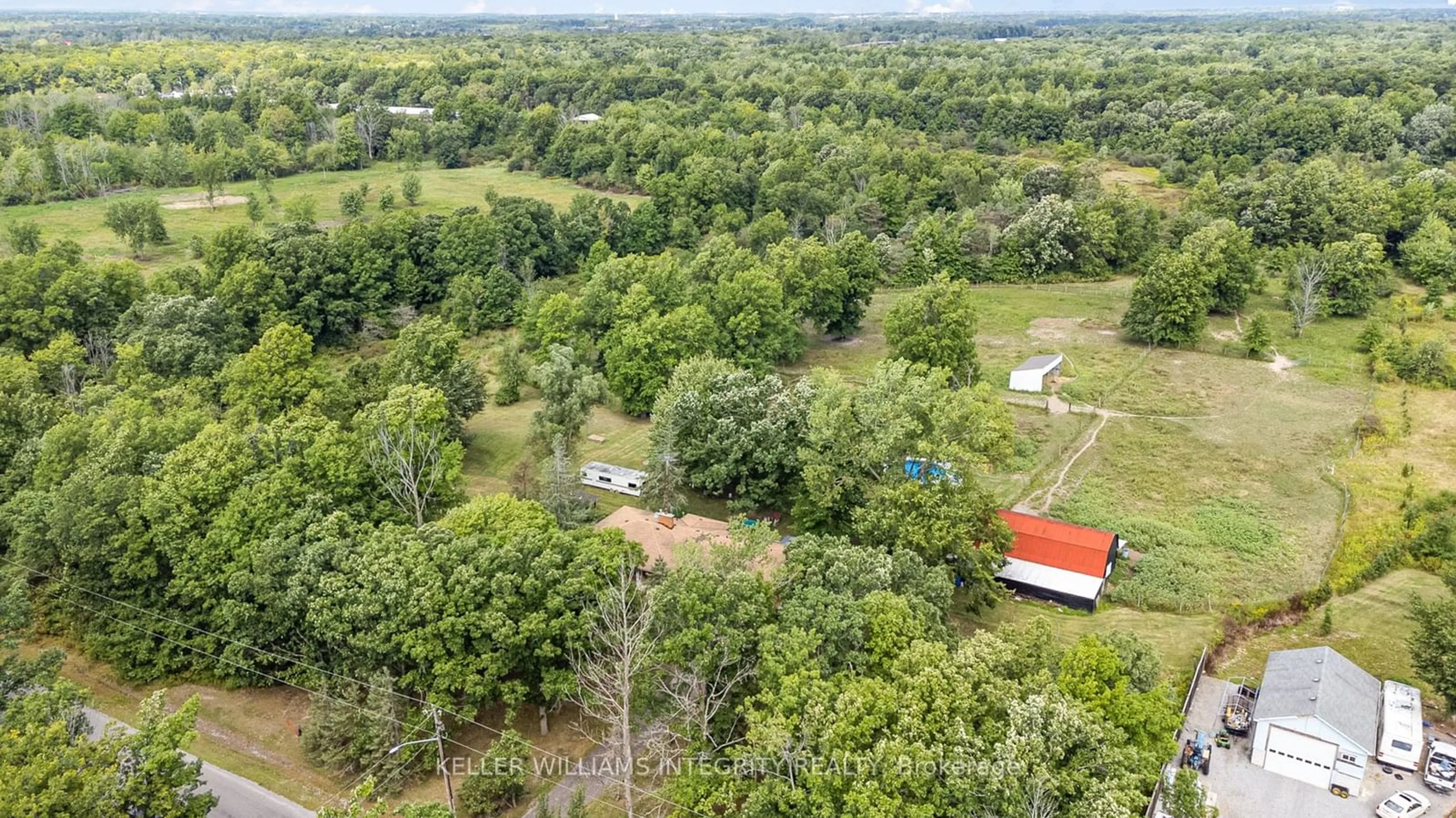 A pic from outside/outdoor area/front of a property/back of a property/a pic from drone, forest/trees view for 5801 Bossert Rd, Niagara Falls Ontario L2E 6S6