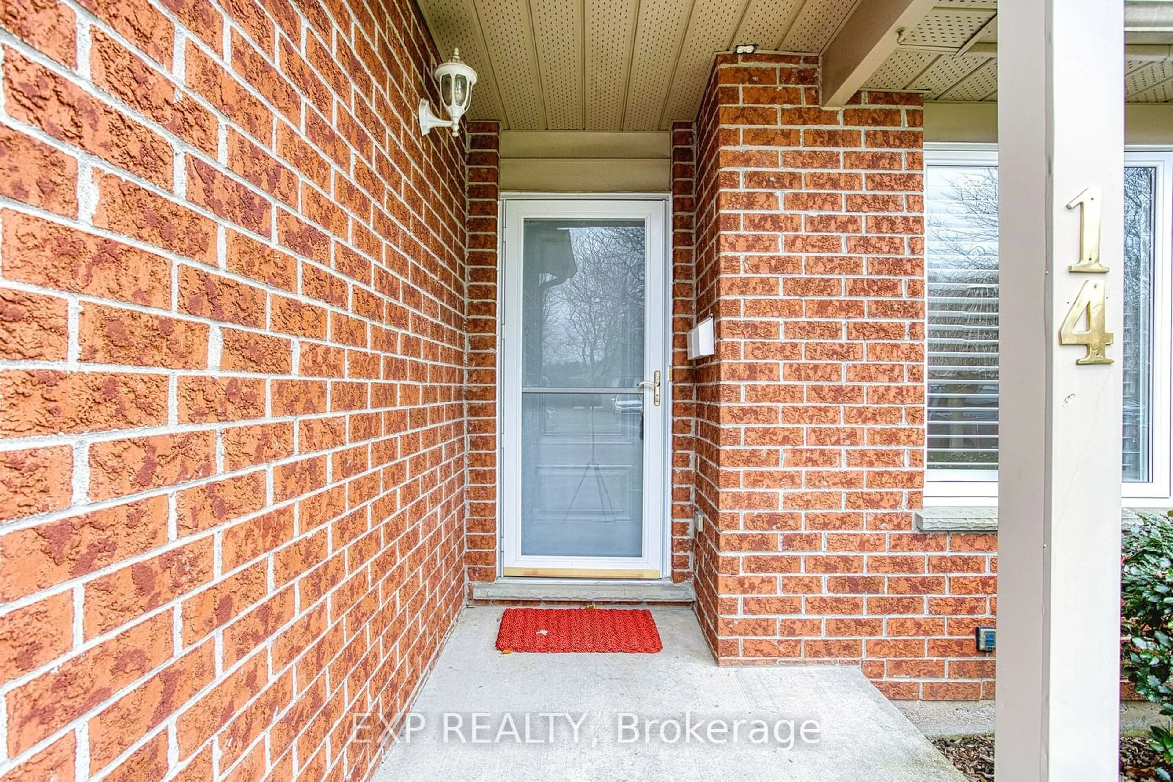 Indoor entryway for 14 Saddler St, Pelham Ontario L0S 1E4