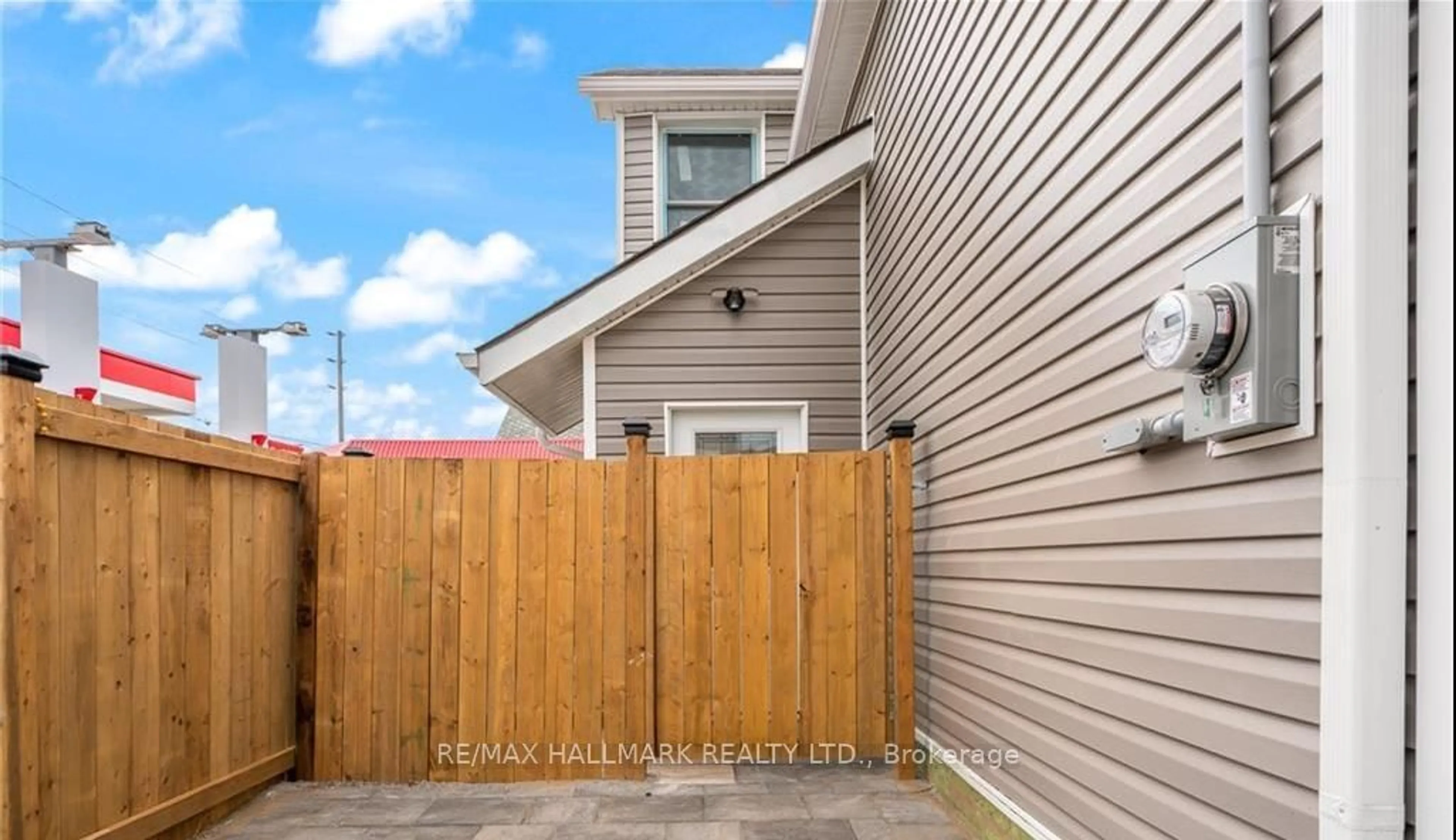 Home with vinyl exterior material, street for 1 Tasker St, St. Catharines Ontario L2R 3Z7