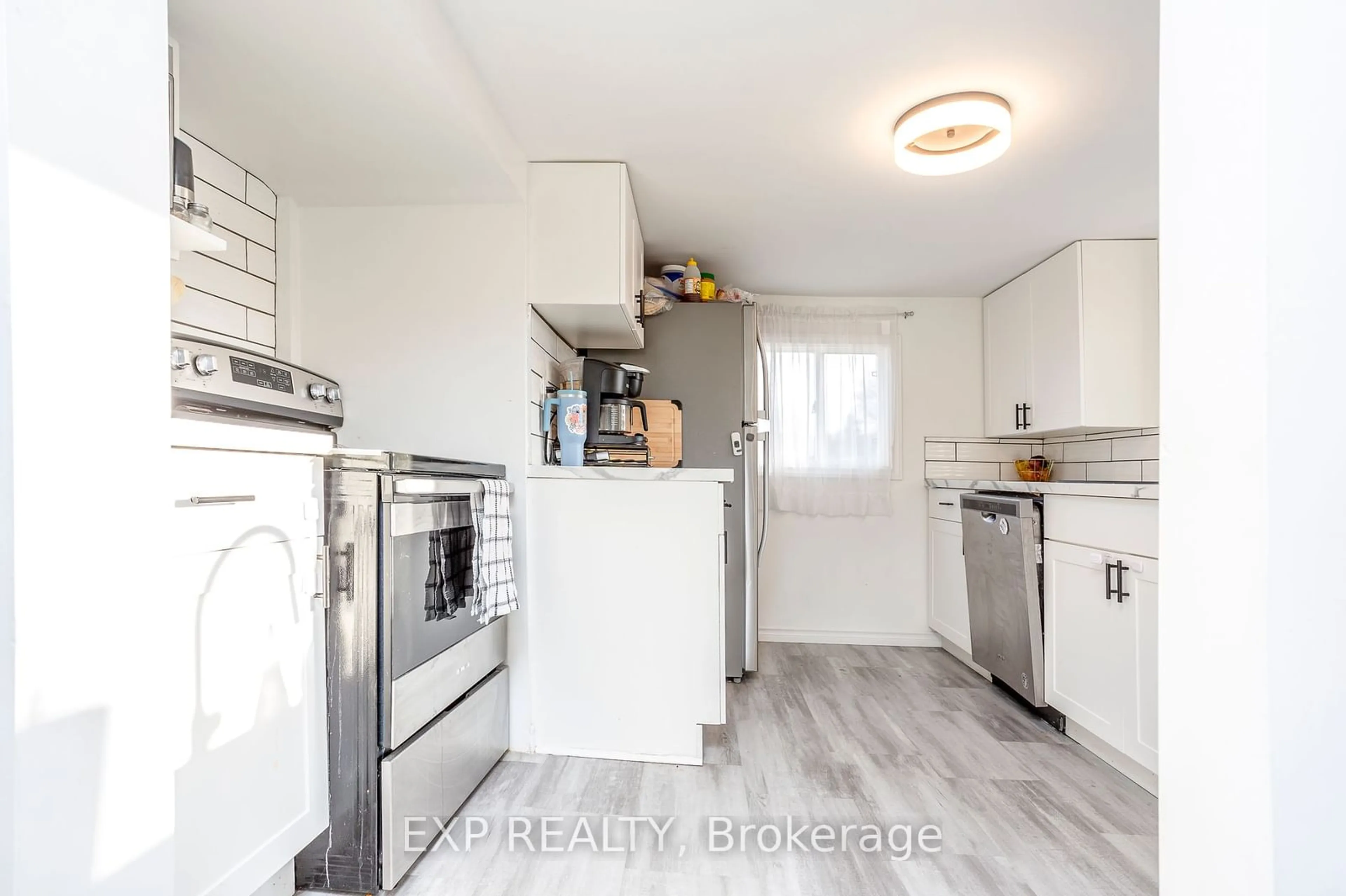 Standard kitchen, unknown for 22166 Loyalist Pkwy, Quinte West Ontario K0K 1L0