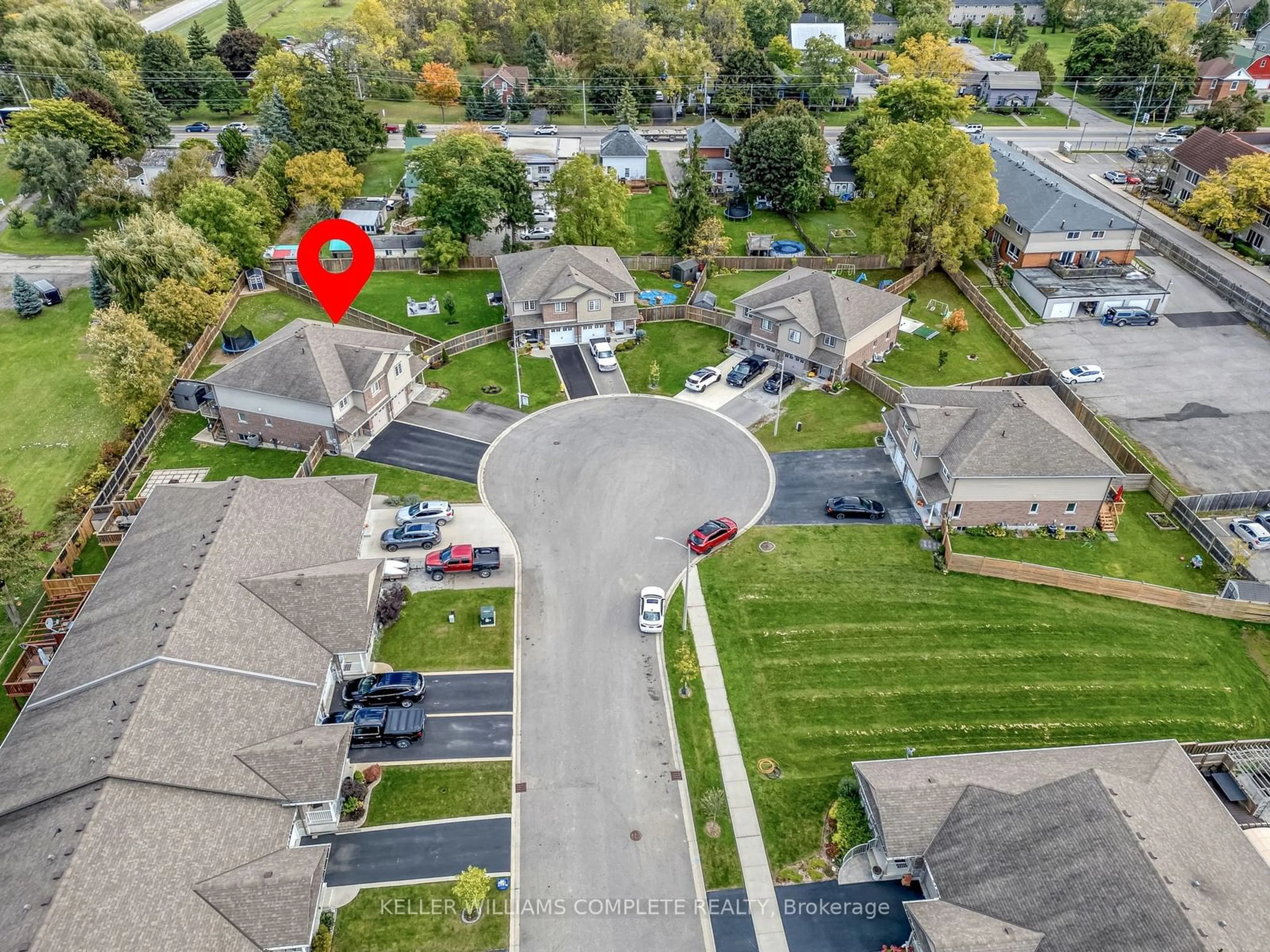 A pic from outside/outdoor area/front of a property/back of a property/a pic from drone, street for 103 Macneil Crt, Haldimand Ontario N0A 1H0