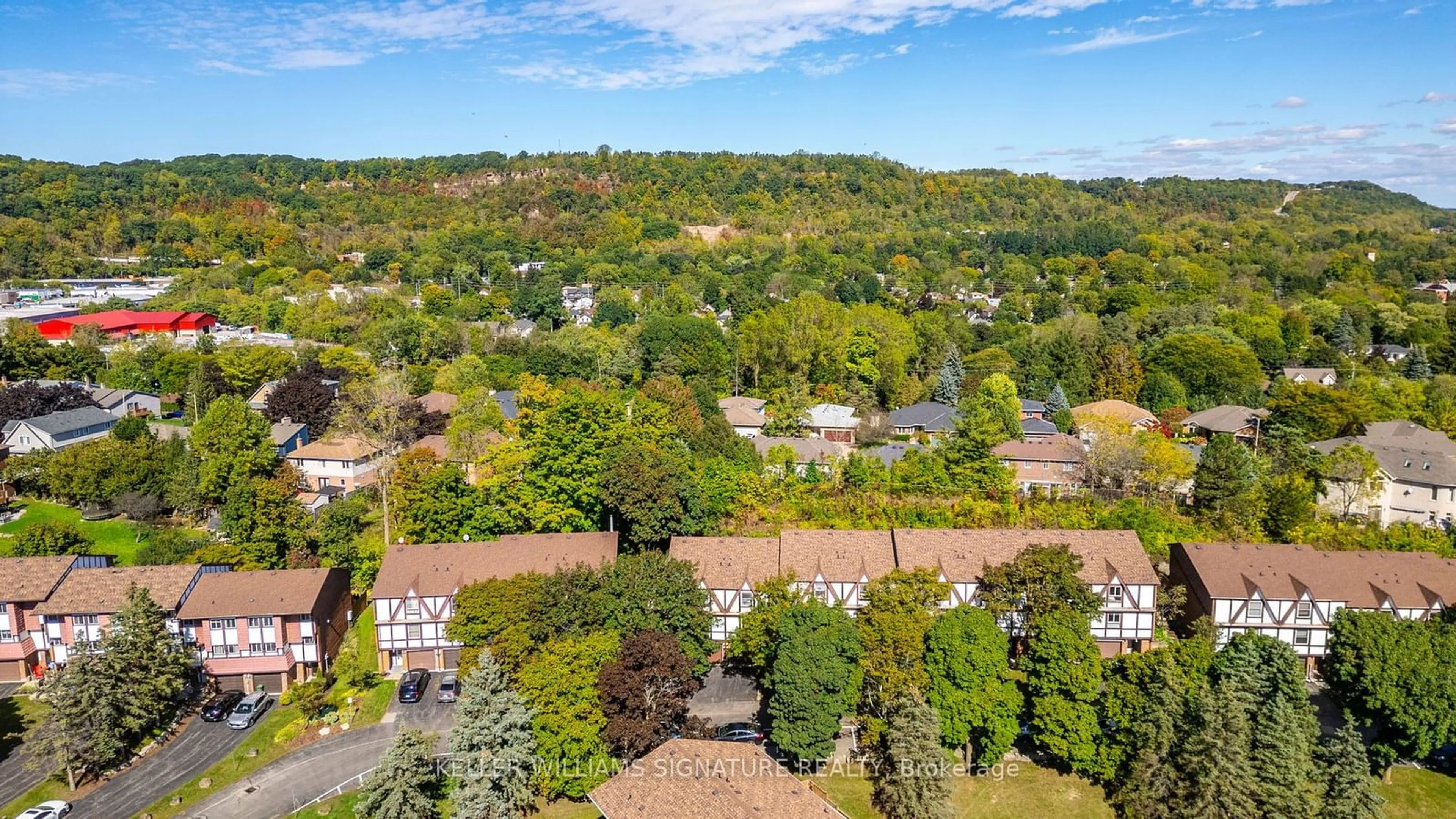 A pic from outside/outdoor area/front of a property/back of a property/a pic from drone, unknown for 11 Burdock Lane #29, Hamilton Ontario L9H 6E9