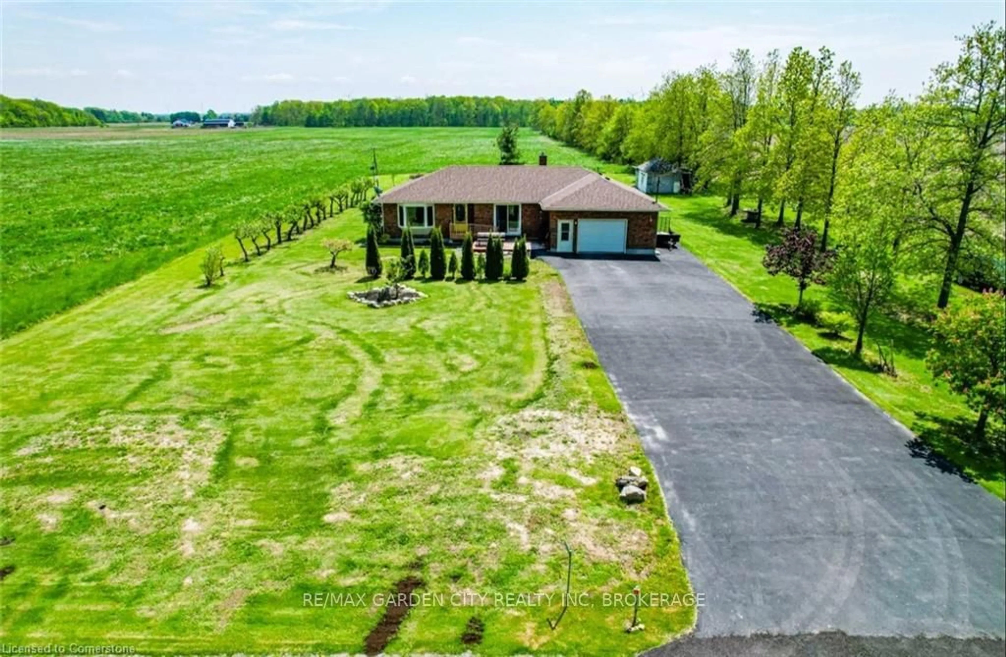 A pic from outside/outdoor area/front of a property/back of a property/a pic from drone, water/lake/river/ocean view for 5282 Spring Creek Rd, Lincoln Ontario L0R 2A0