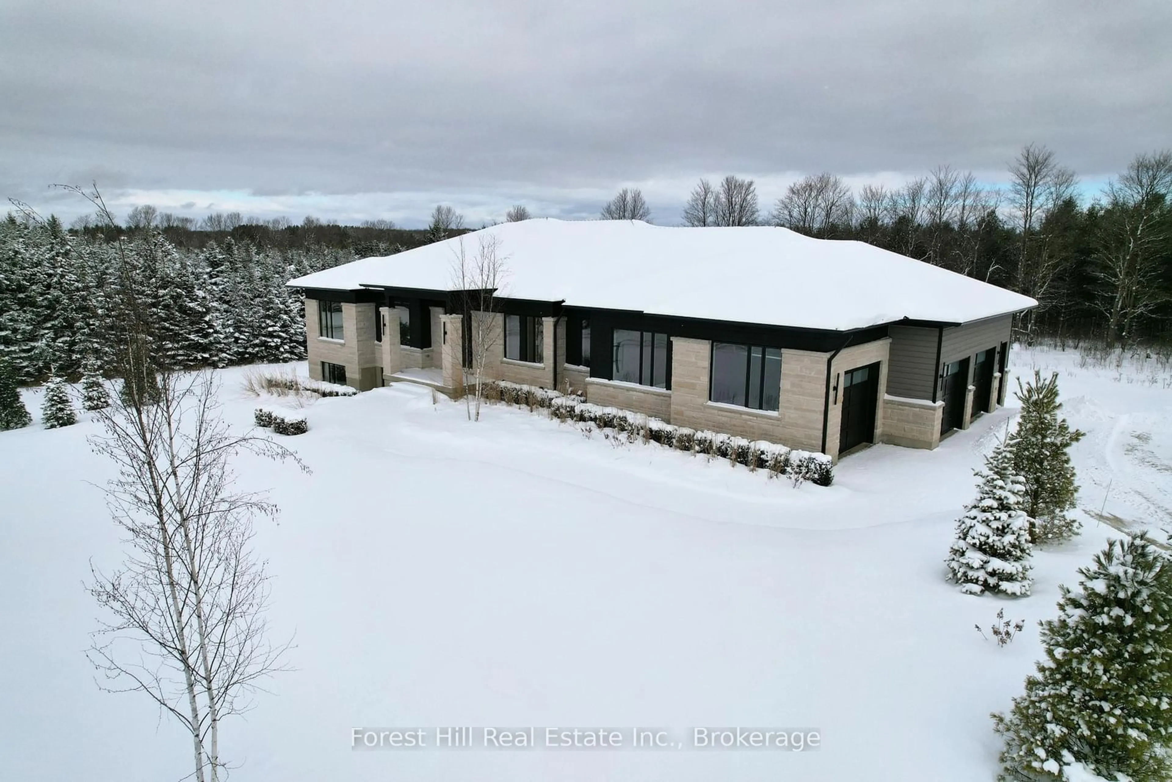 A pic from outside/outdoor area/front of a property/back of a property/a pic from drone, unknown for 147 Blue Jay Cres, Grey Highlands Ontario N0C 1H0