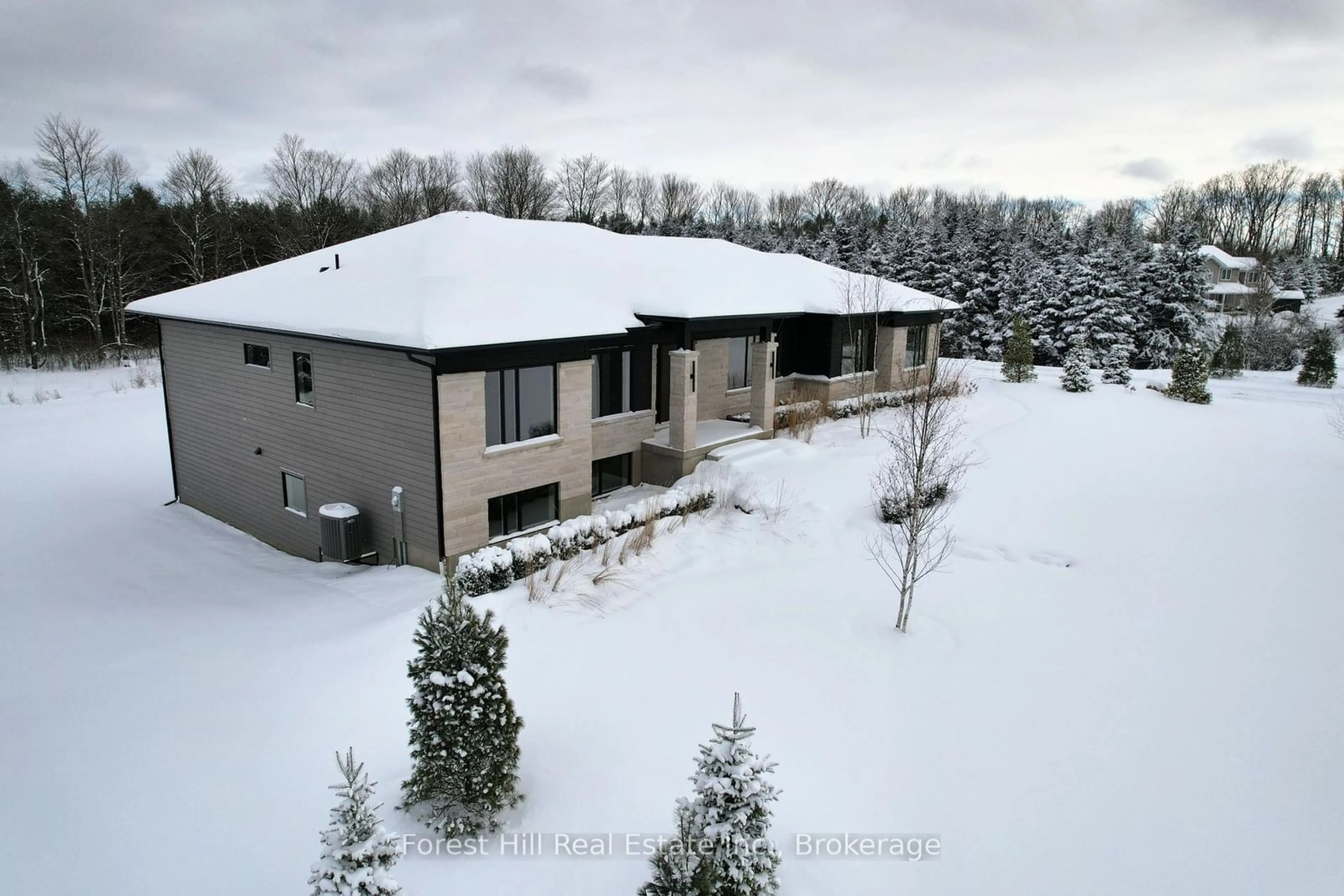 A pic from outside/outdoor area/front of a property/back of a property/a pic from drone, unknown for 147 Blue Jay Cres, Grey Highlands Ontario N0C 1H0