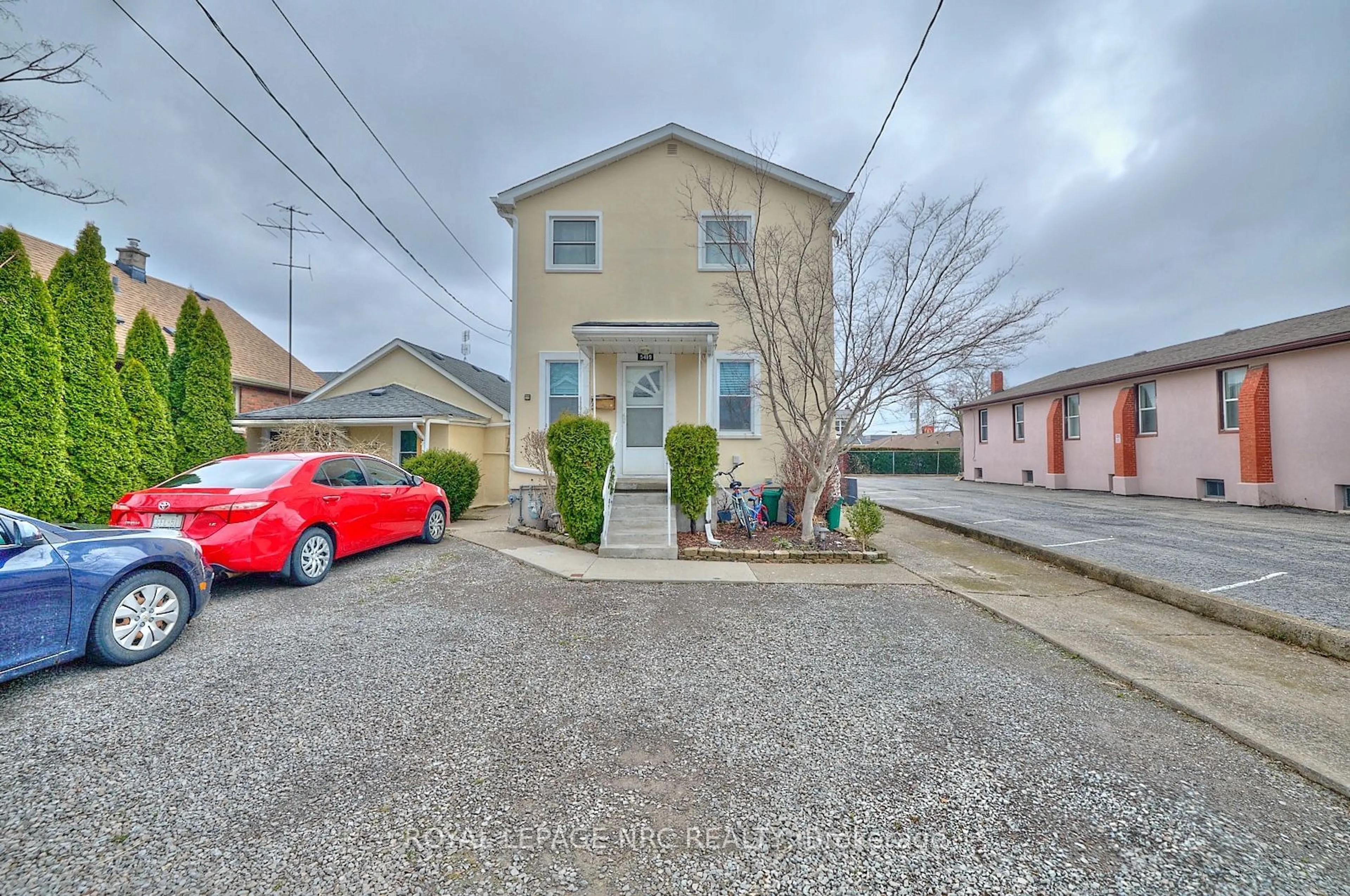 A pic from outside/outdoor area/front of a property/back of a property/a pic from drone, street for 5505 Desson Ave, Niagara Falls Ontario L2G 3S9