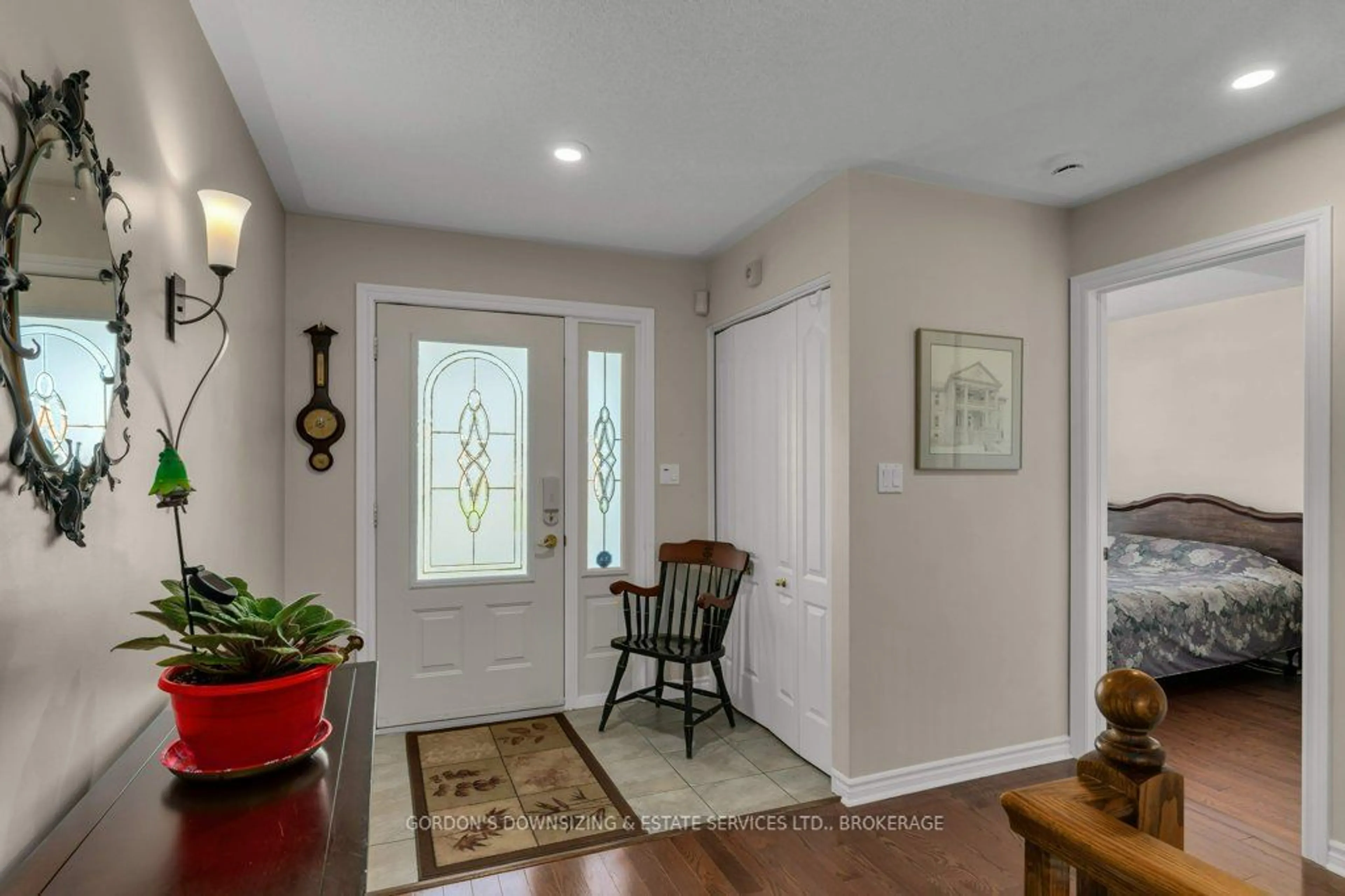 Indoor entryway for 593 Roosevelt Dr, Kingston Ontario K7M 8T7