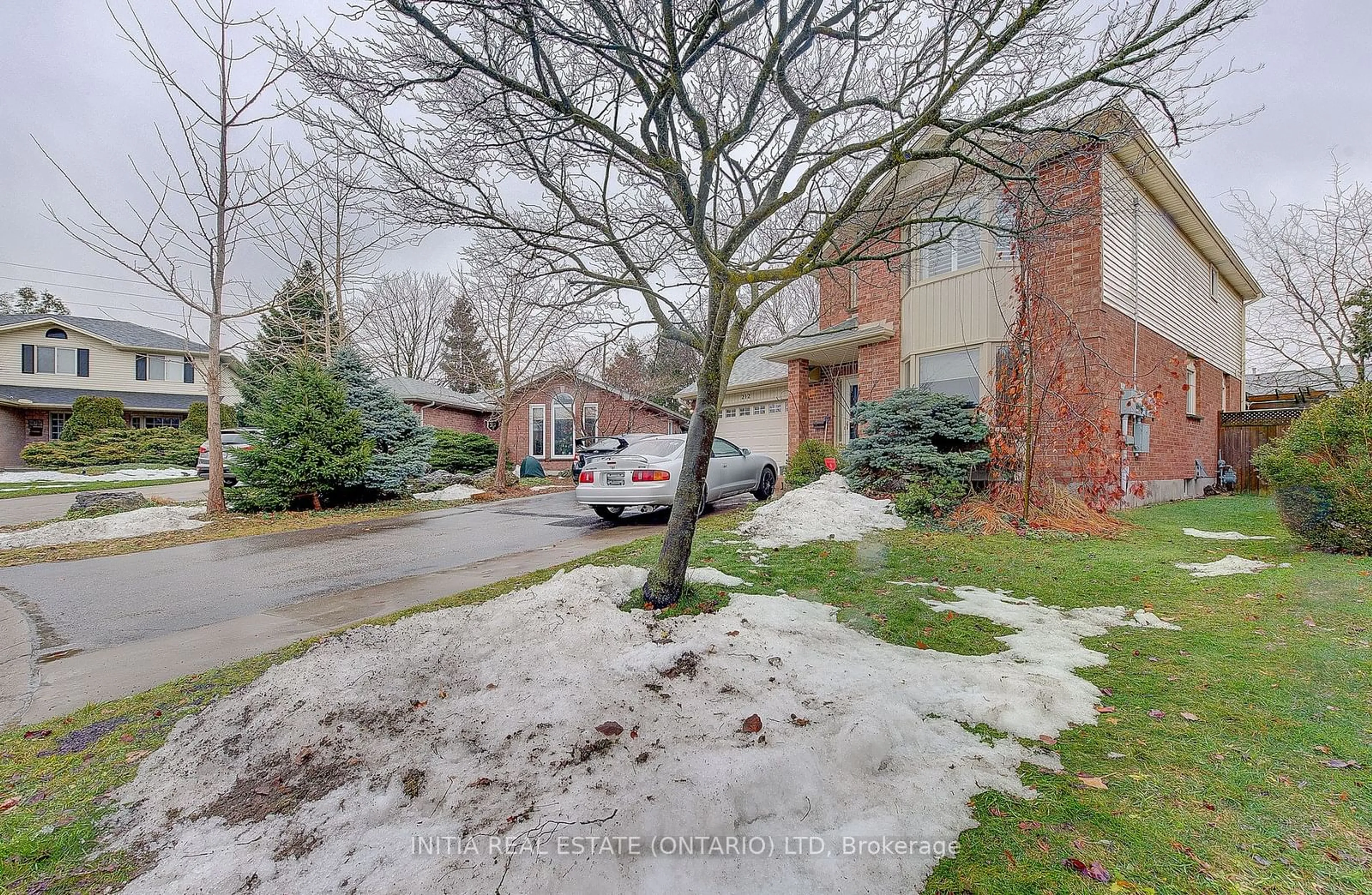 A pic from outside/outdoor area/front of a property/back of a property/a pic from drone, street for 212 Killarney Grve, London Ontario N5X 3X6