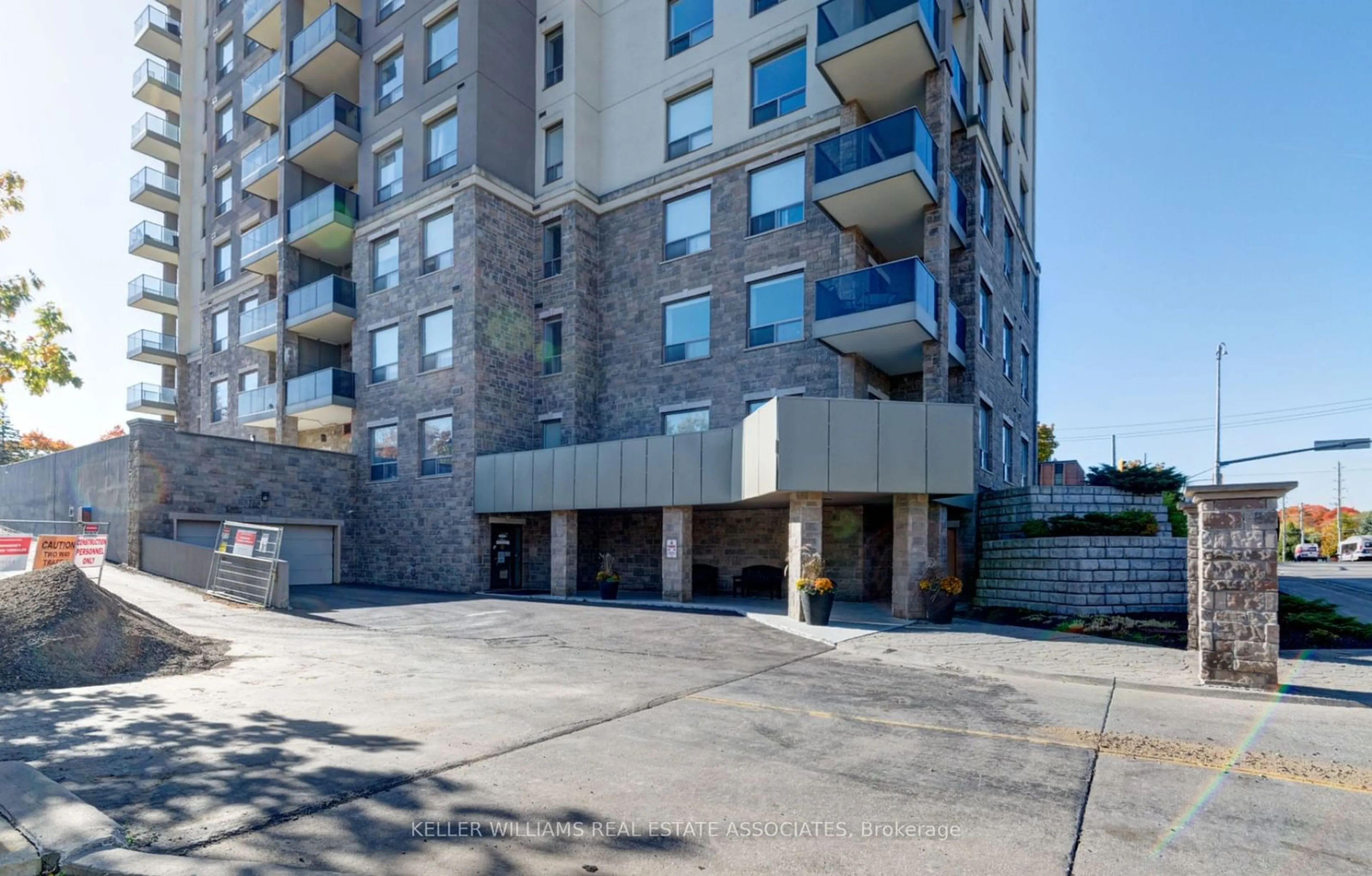 Patio, building for 223 Erb St #201, Waterloo Ontario N2L 0B3