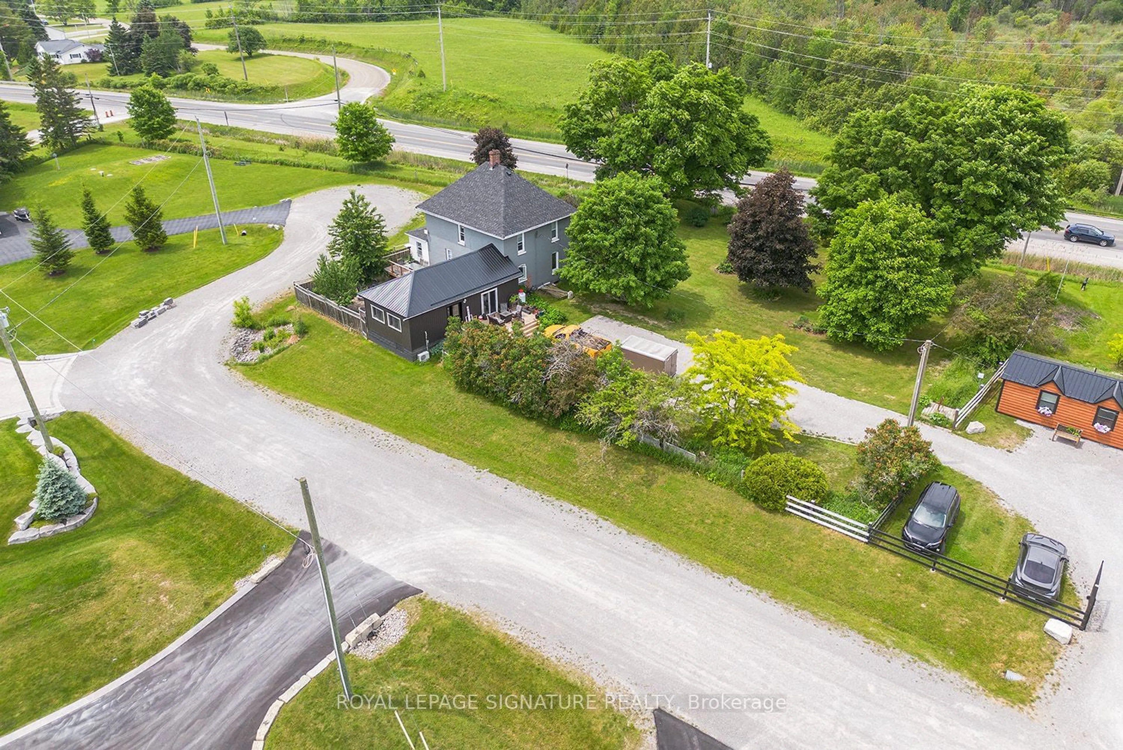 A pic from outside/outdoor area/front of a property/back of a property/a pic from drone, street for 31 Blue Bay Lane, Kawartha Lakes Ontario K0M 1N0