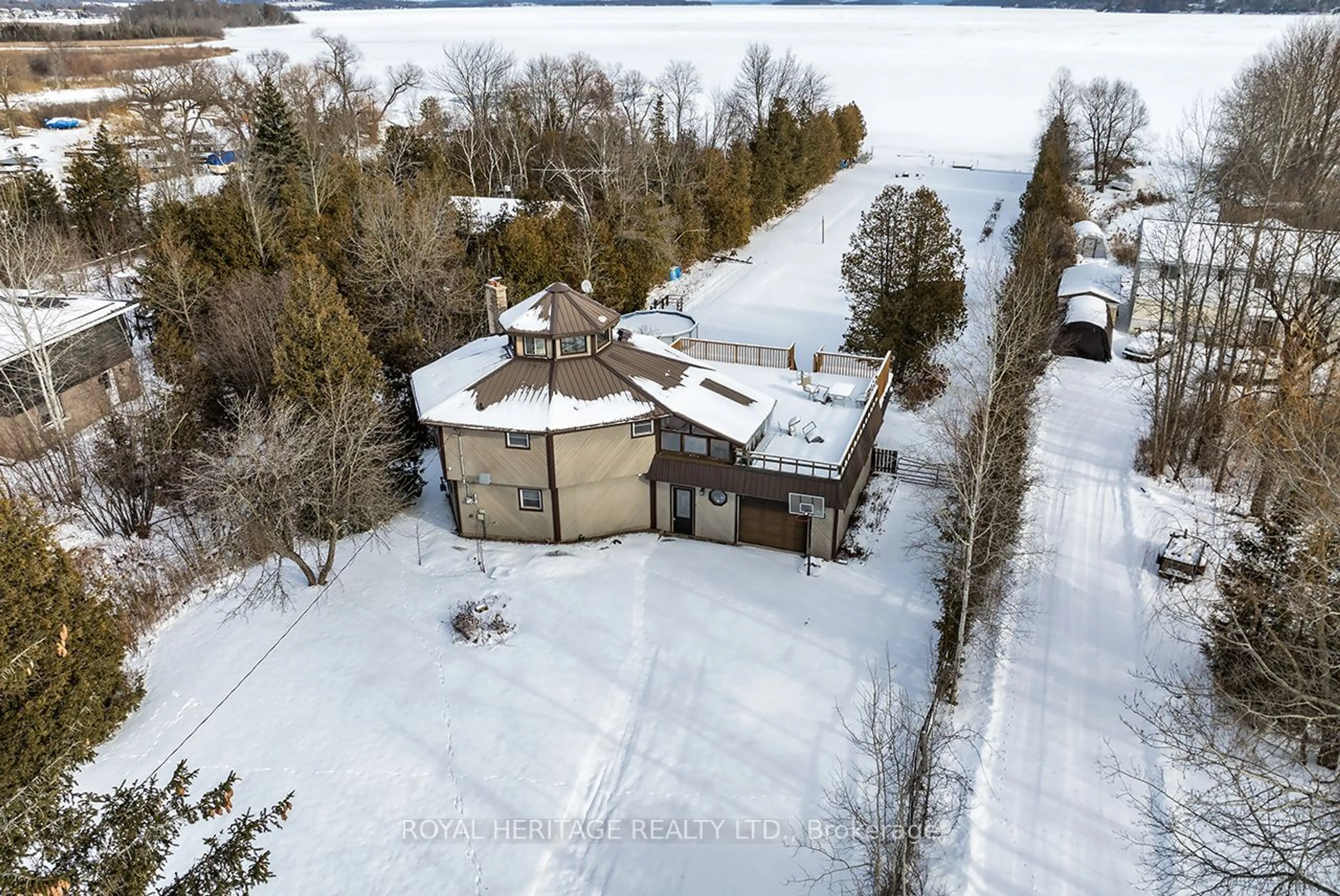 A pic from outside/outdoor area/front of a property/back of a property/a pic from drone, building for 5225 Rice Lake Dr, Hamilton Township Ontario K0L 1E0