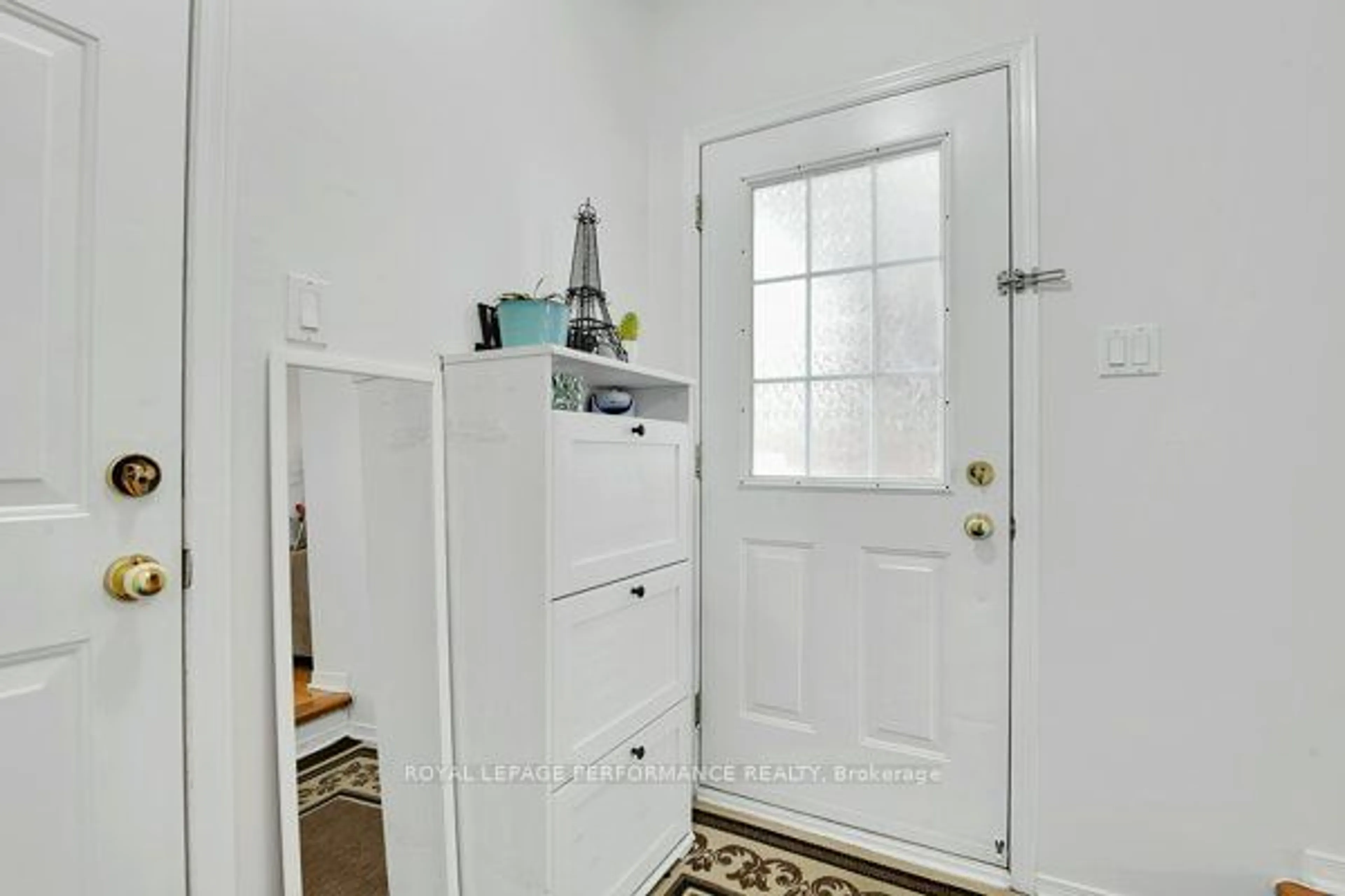 Indoor entryway for 928 Goose River Ave, Blossom Park - Airport and Area Ontario K1V 1T7