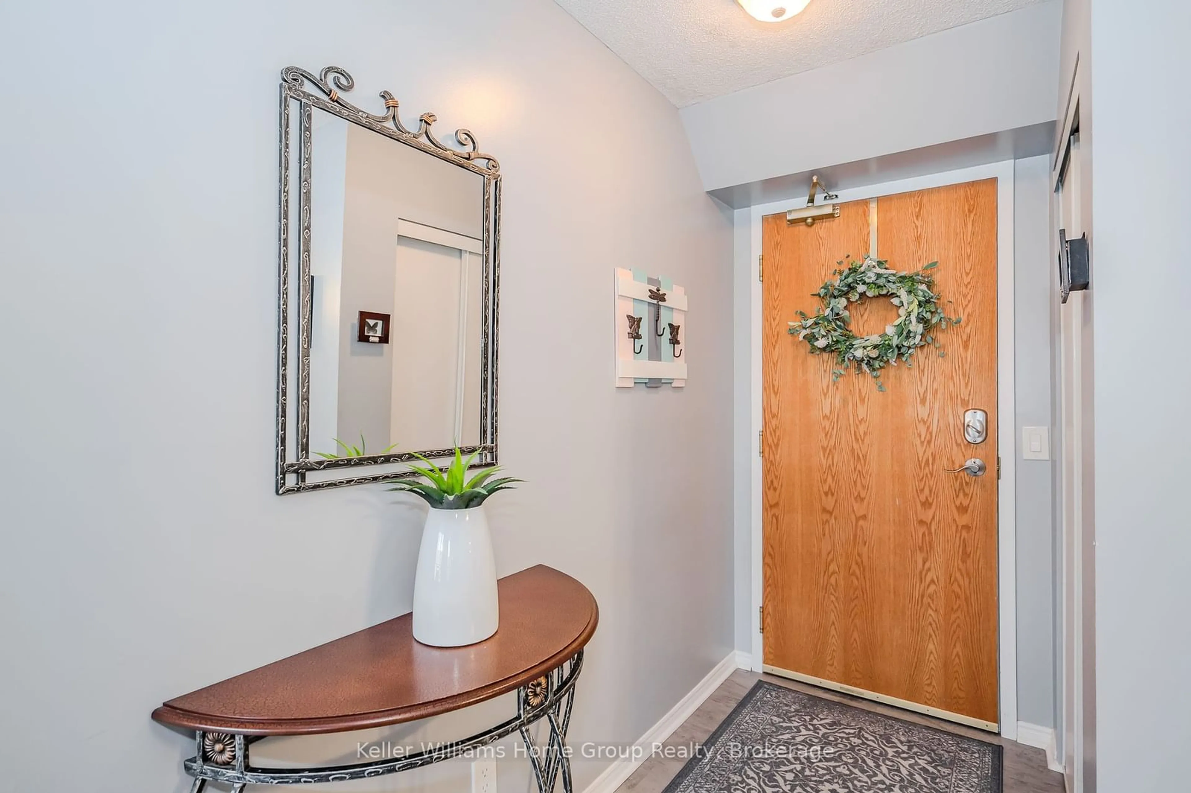 Indoor entryway for 107 Bagot St #107, Guelph Ontario N1H 8H5