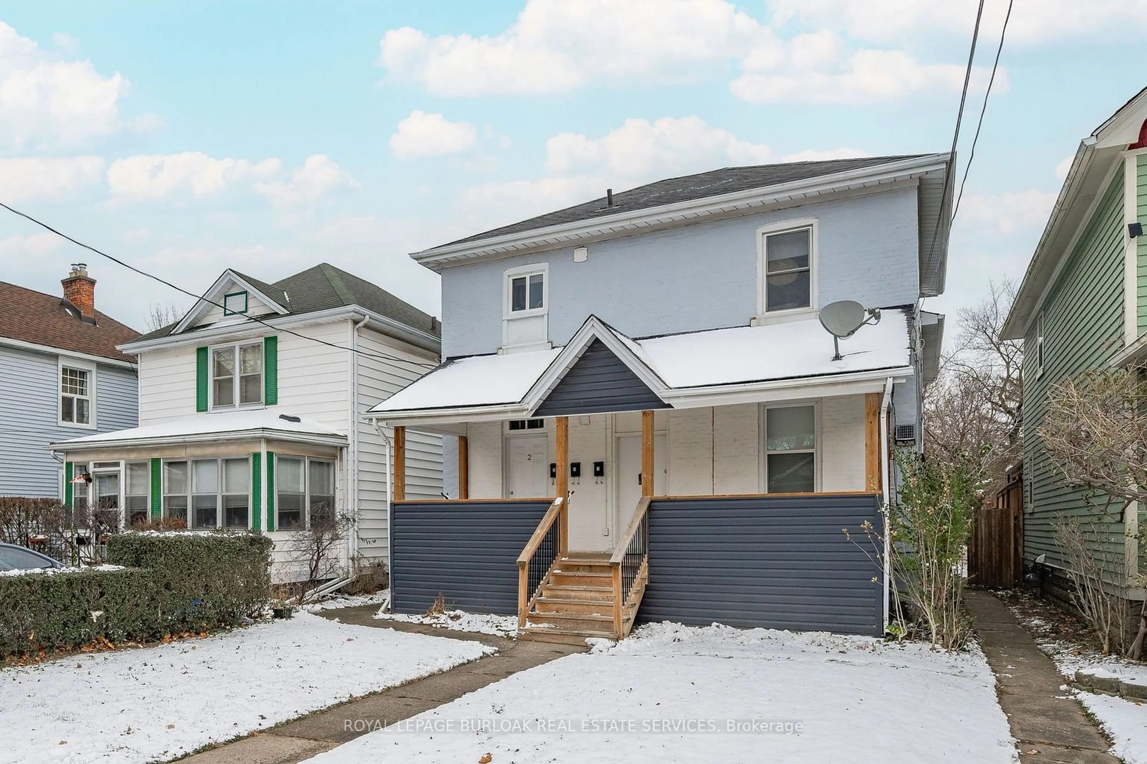 Home with vinyl exterior material, street for 22 Catherine St, St. Catharines Ontario L2R 5E5