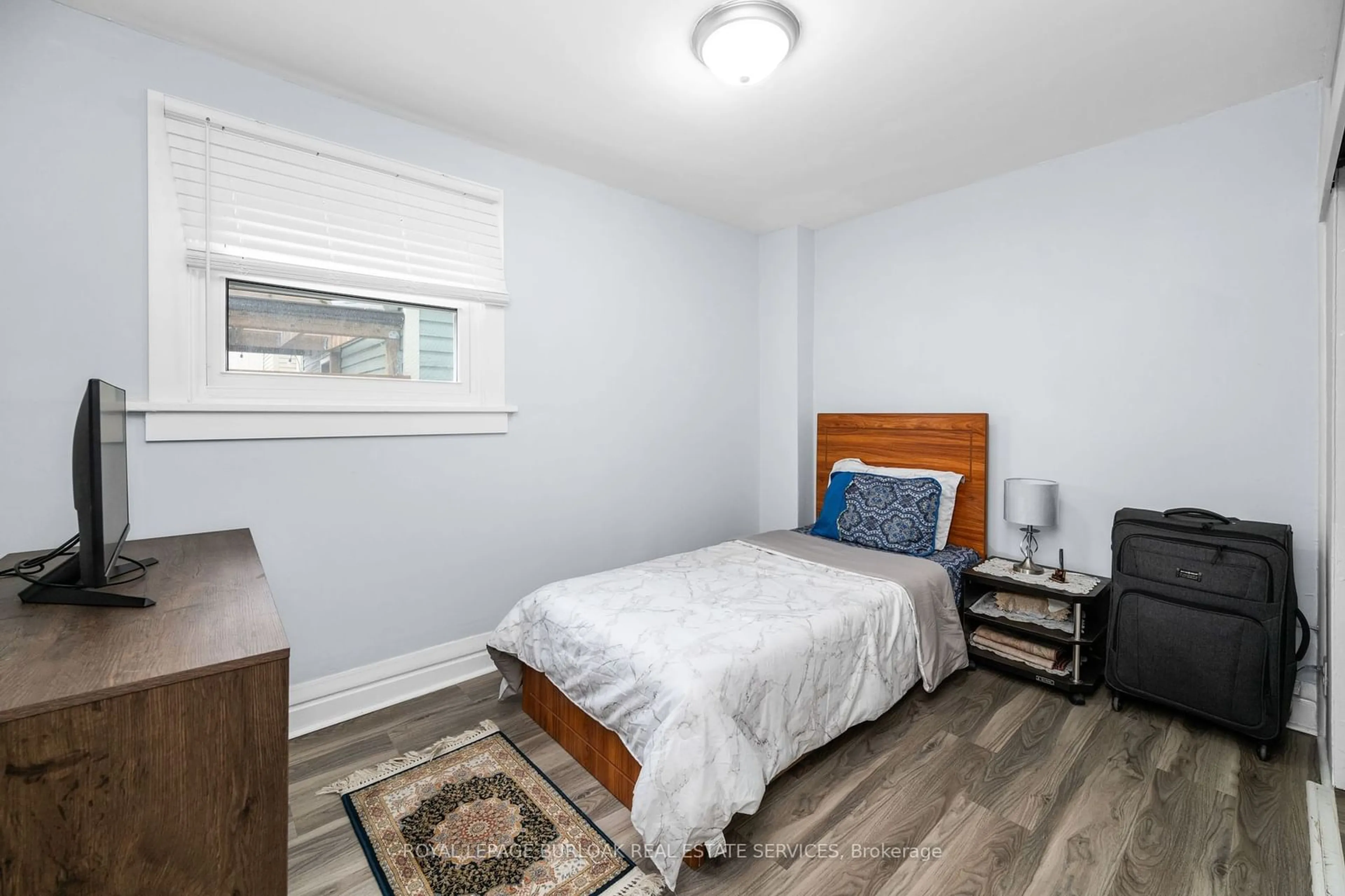 Bedroom with bed, wood/laminate floor for 22 Catherine St, St. Catharines Ontario L2R 5E5