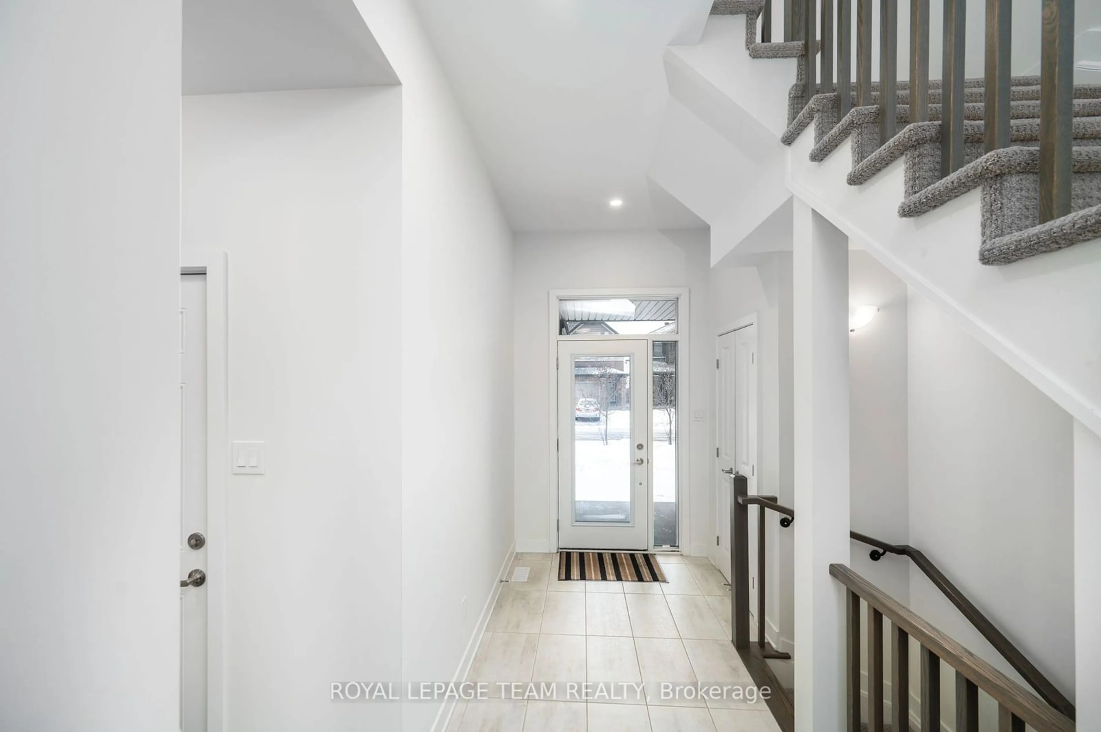 Indoor foyer for 341 Big Dipper St, Blossom Park - Airport and Area Ontario K4M 0J3