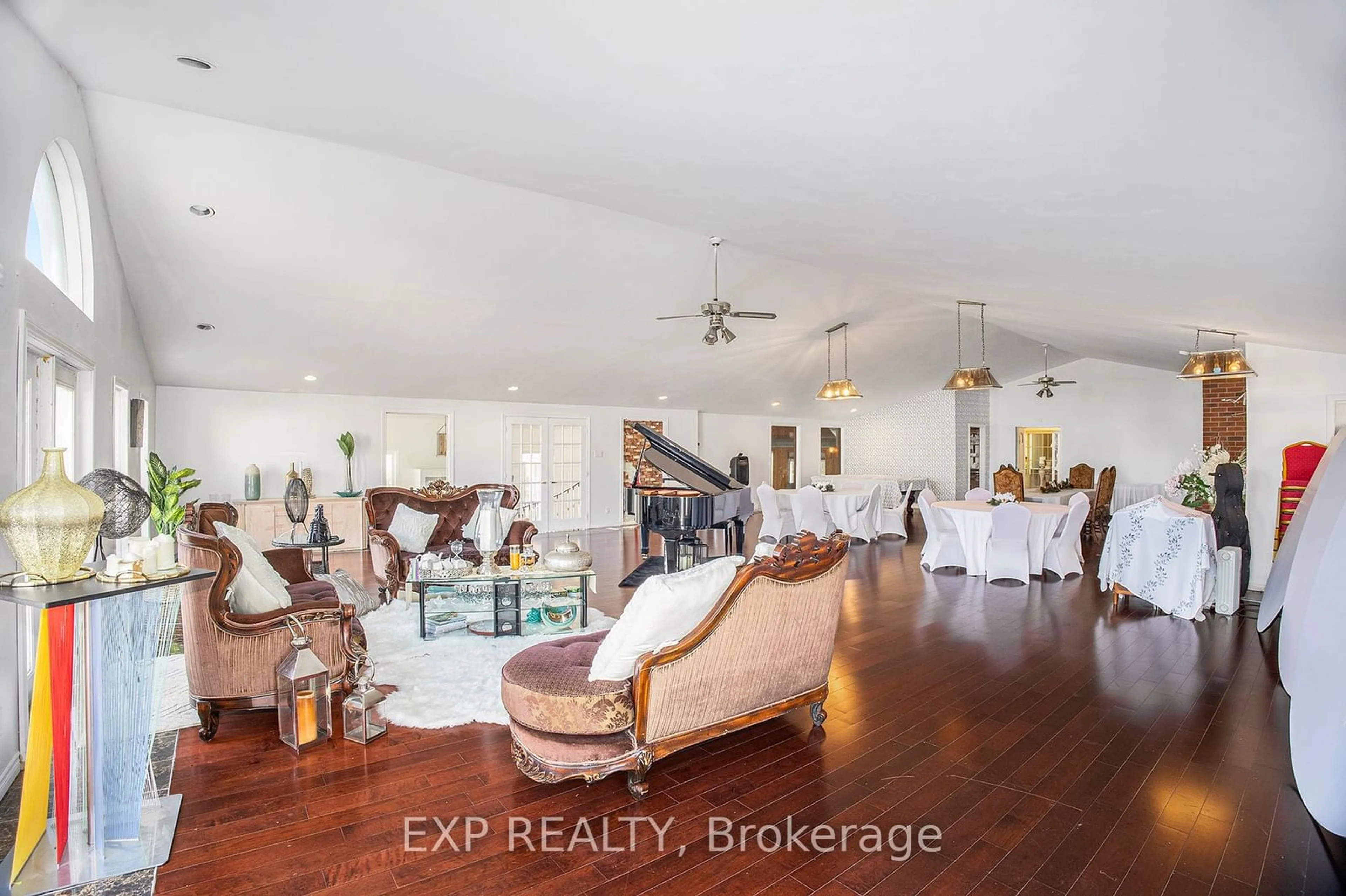 Dining room, unknown for 8411 Russell Rd, Ottawa Ontario K4B 0J7