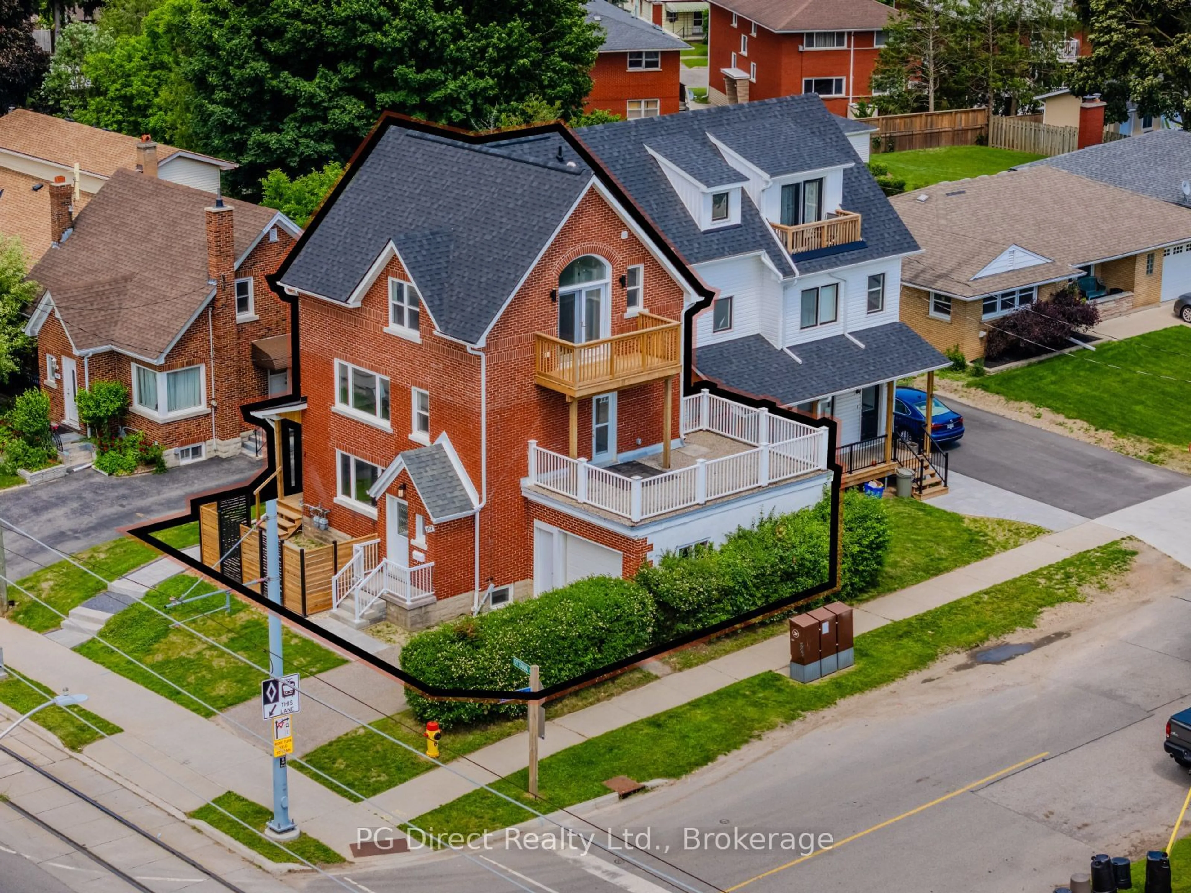 A pic from outside/outdoor area/front of a property/back of a property/a pic from drone, street for 297 OTTAWA St, Kitchener Ontario N2G 3T7