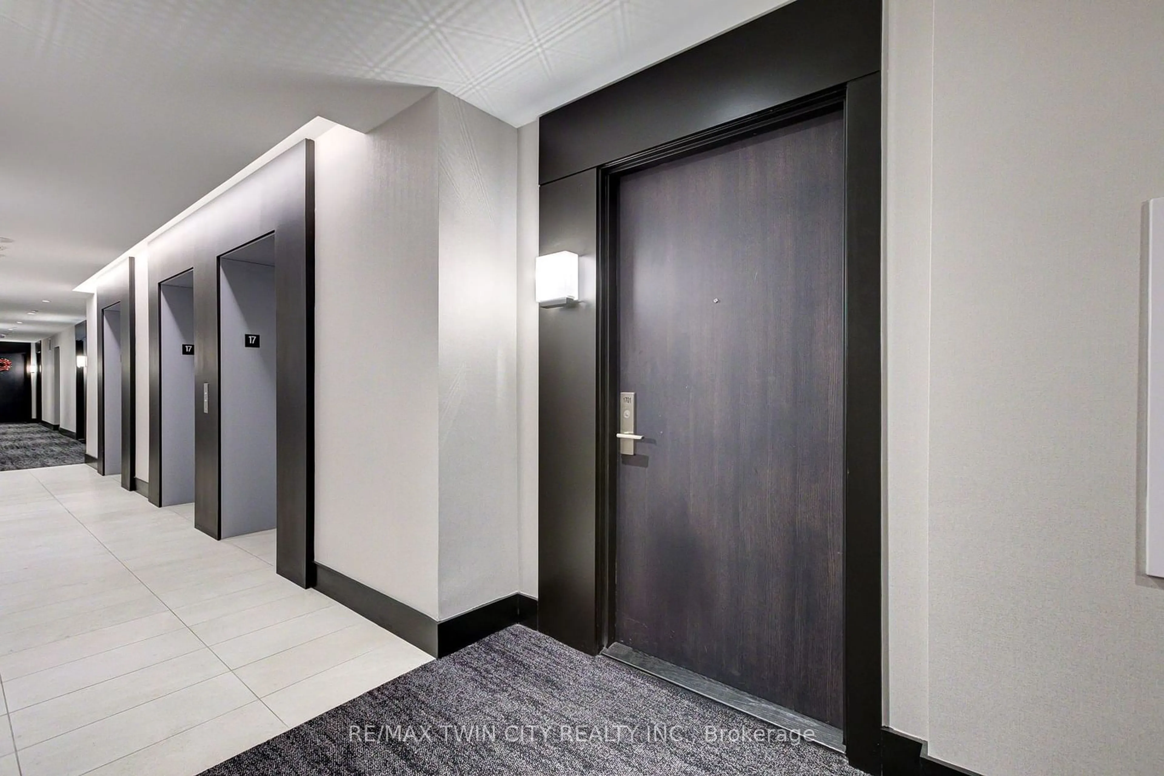 Indoor foyer for 55 Duke St #1701, Kitchener Ontario N2H 0C9