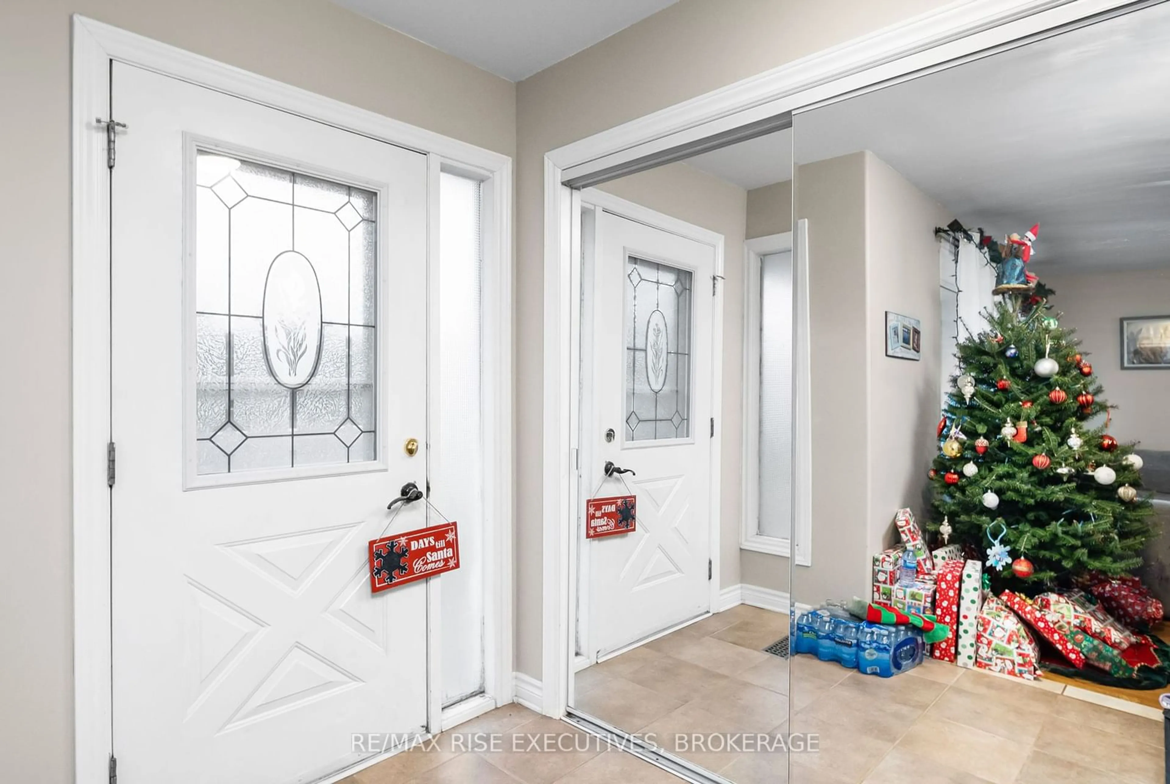 Indoor entryway for 268 Olympus Ave, Kingston Ontario K7M 4T9