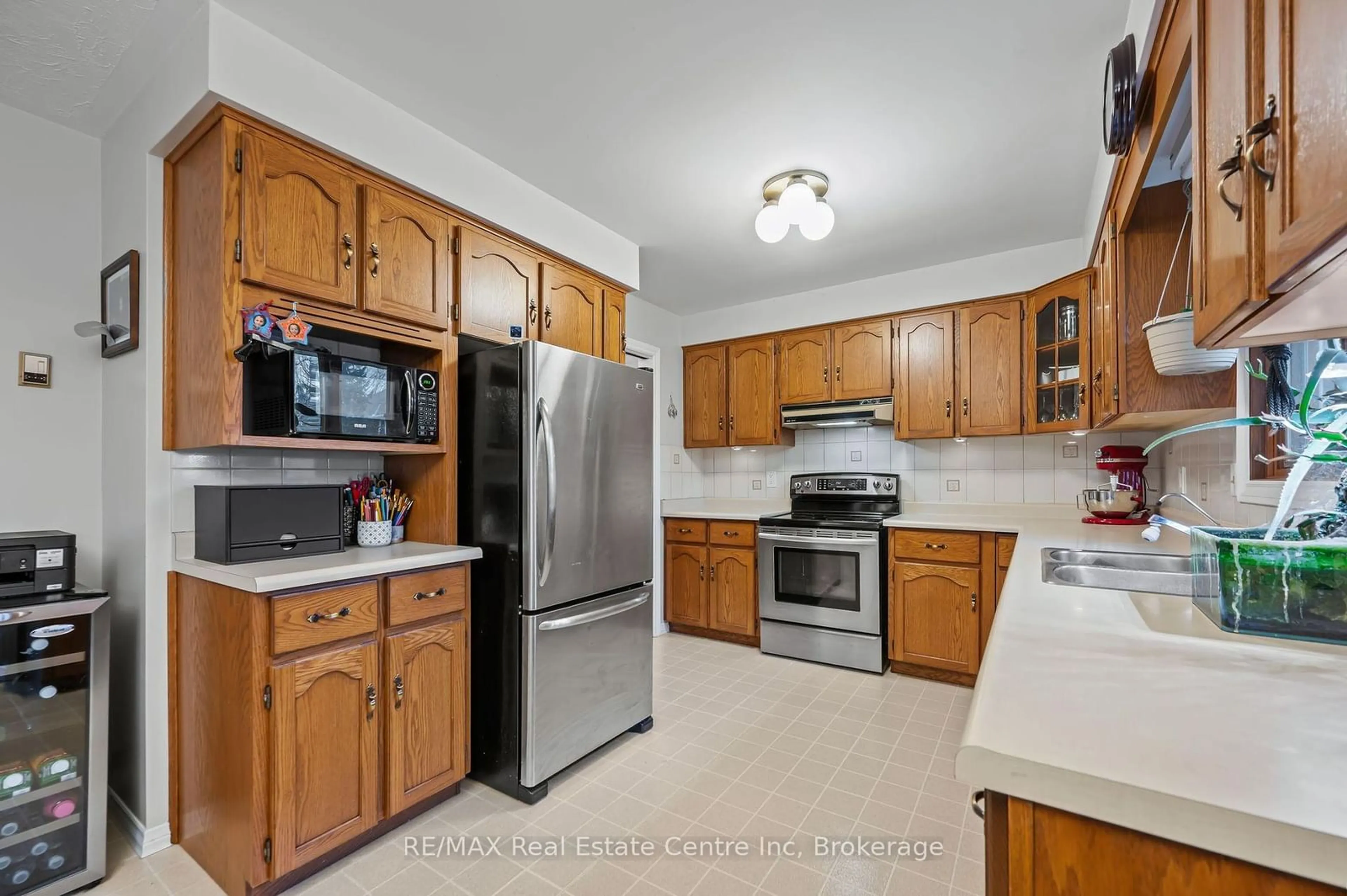 Standard kitchen, ceramic/tile floor for 10 Kortright Rd, Guelph Ontario N1G 4C9