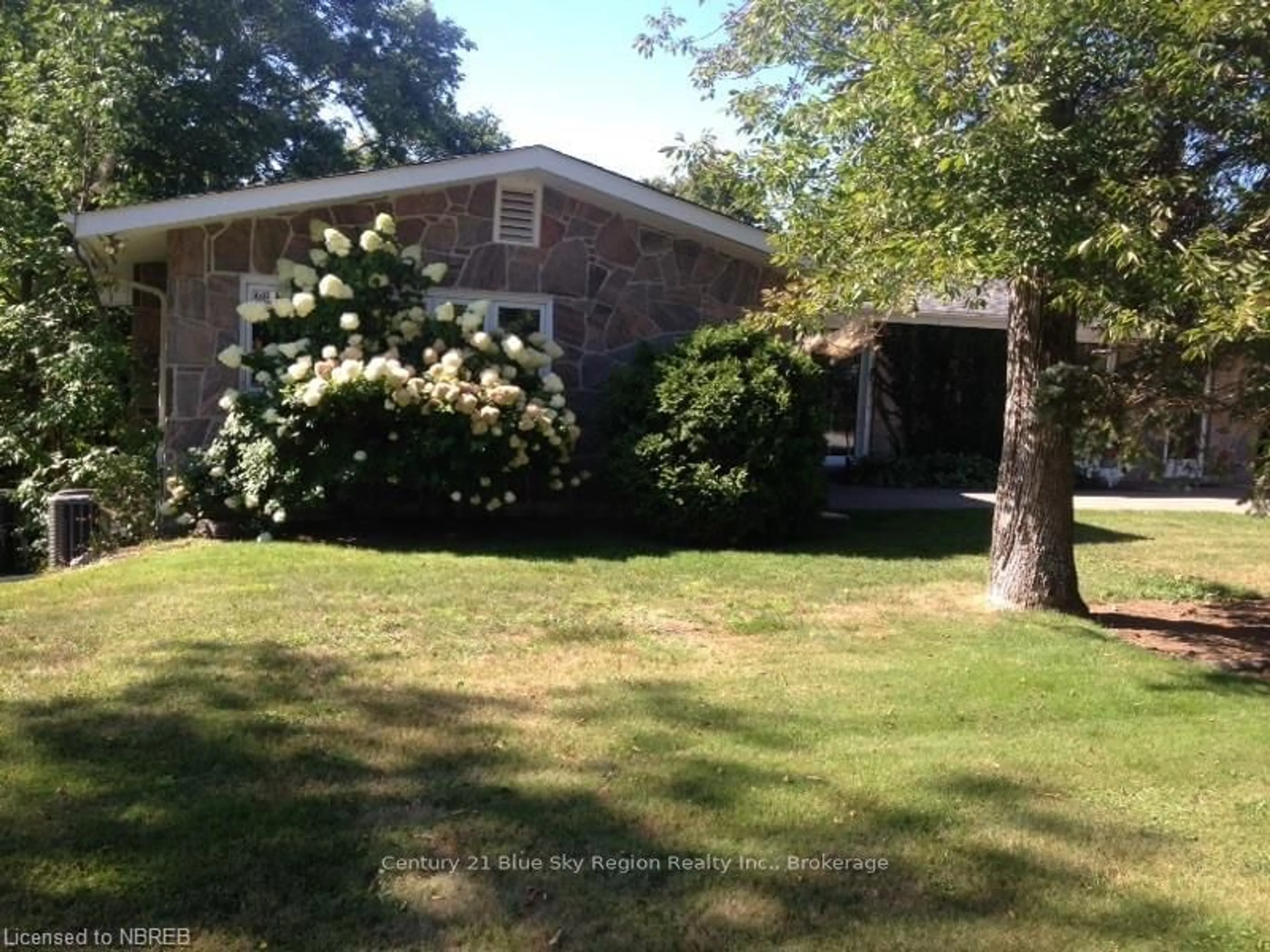 A pic from outside/outdoor area/front of a property/back of a property/a pic from drone, unknown for 129 WALLACE HEIGHTS Dr, North Bay Ontario P1C 1E7