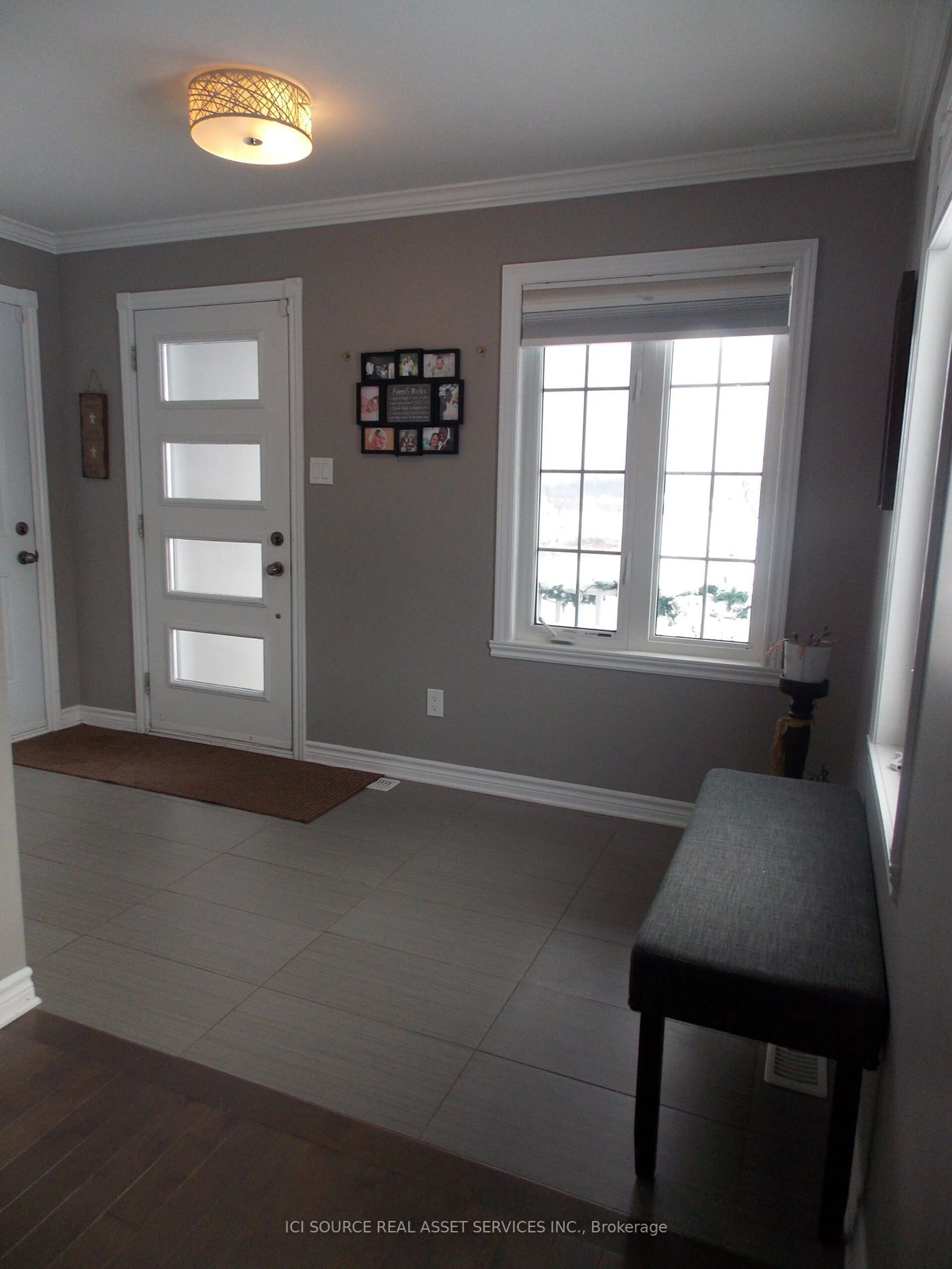 Indoor entryway for 856 Oceane St, The Nation Ontario K0A 2M0