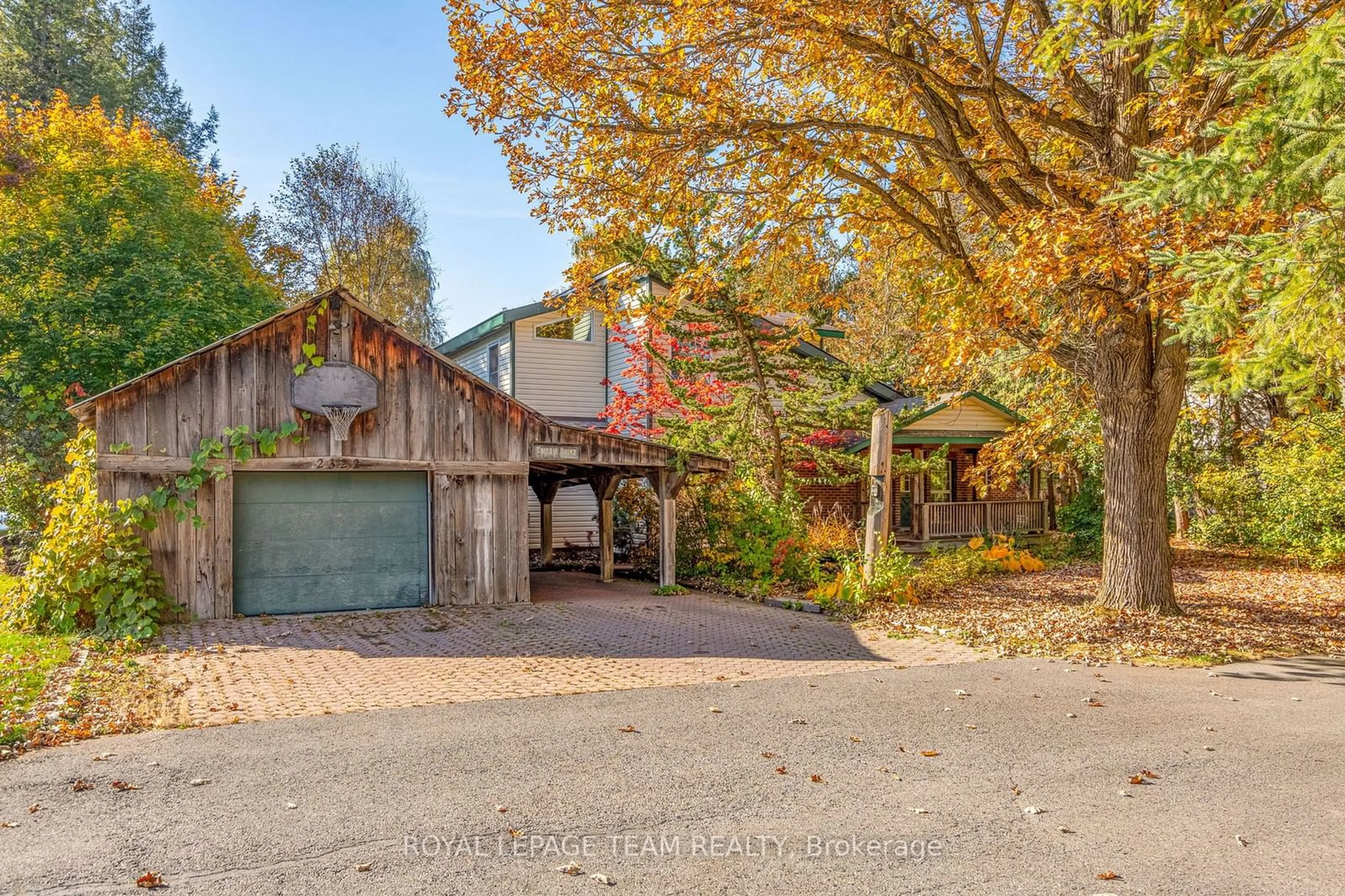 A pic from outside/outdoor area/front of a property/back of a property/a pic from drone, street for 2322 SUMMERSIDE Dr, Manotick - Kars - Rideau Twp and Area Ontario K4M 1B4