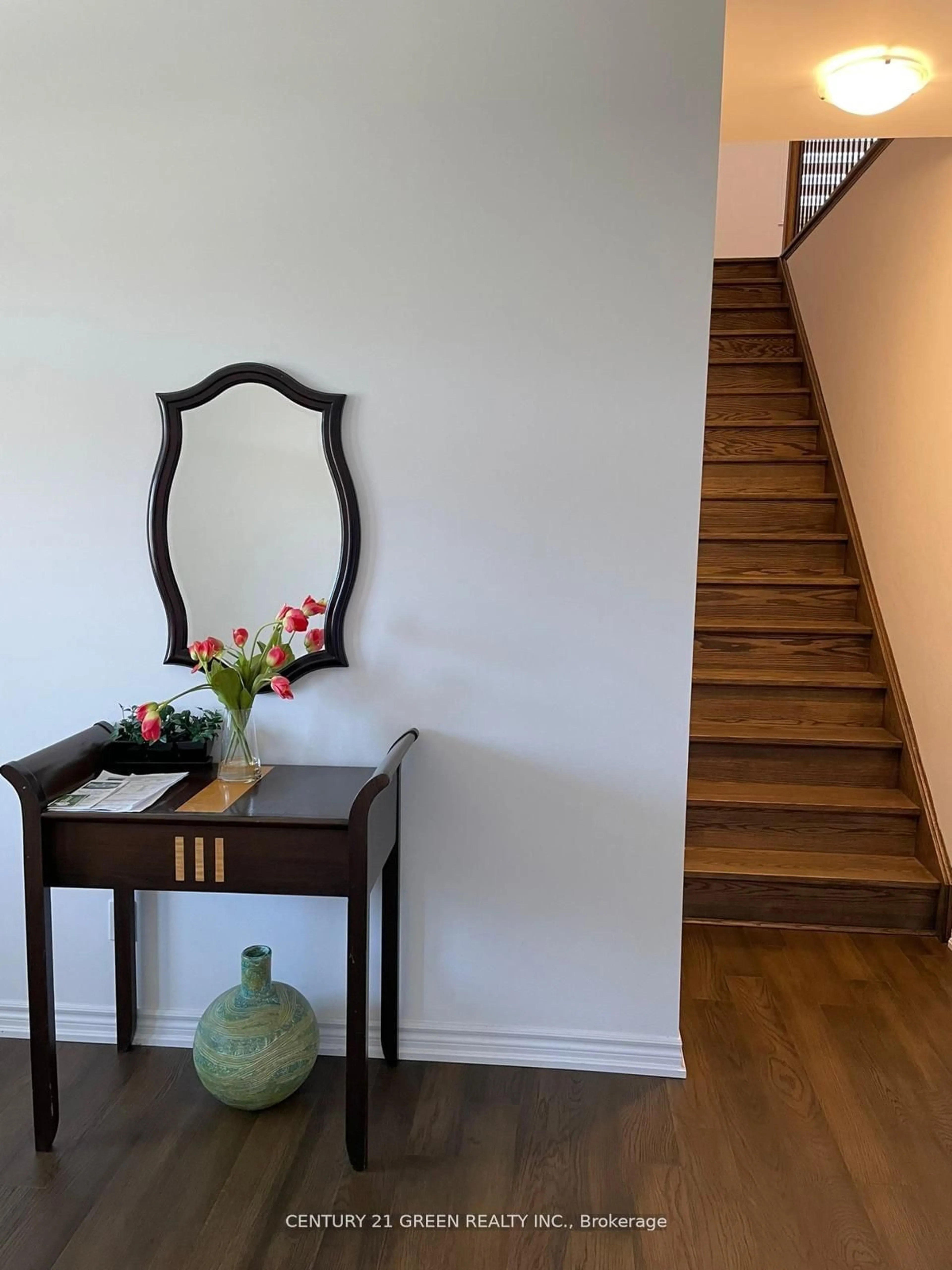 Indoor entryway for 7884 Seabiscuite Dr, Niagara Falls Ontario L2H 3T9