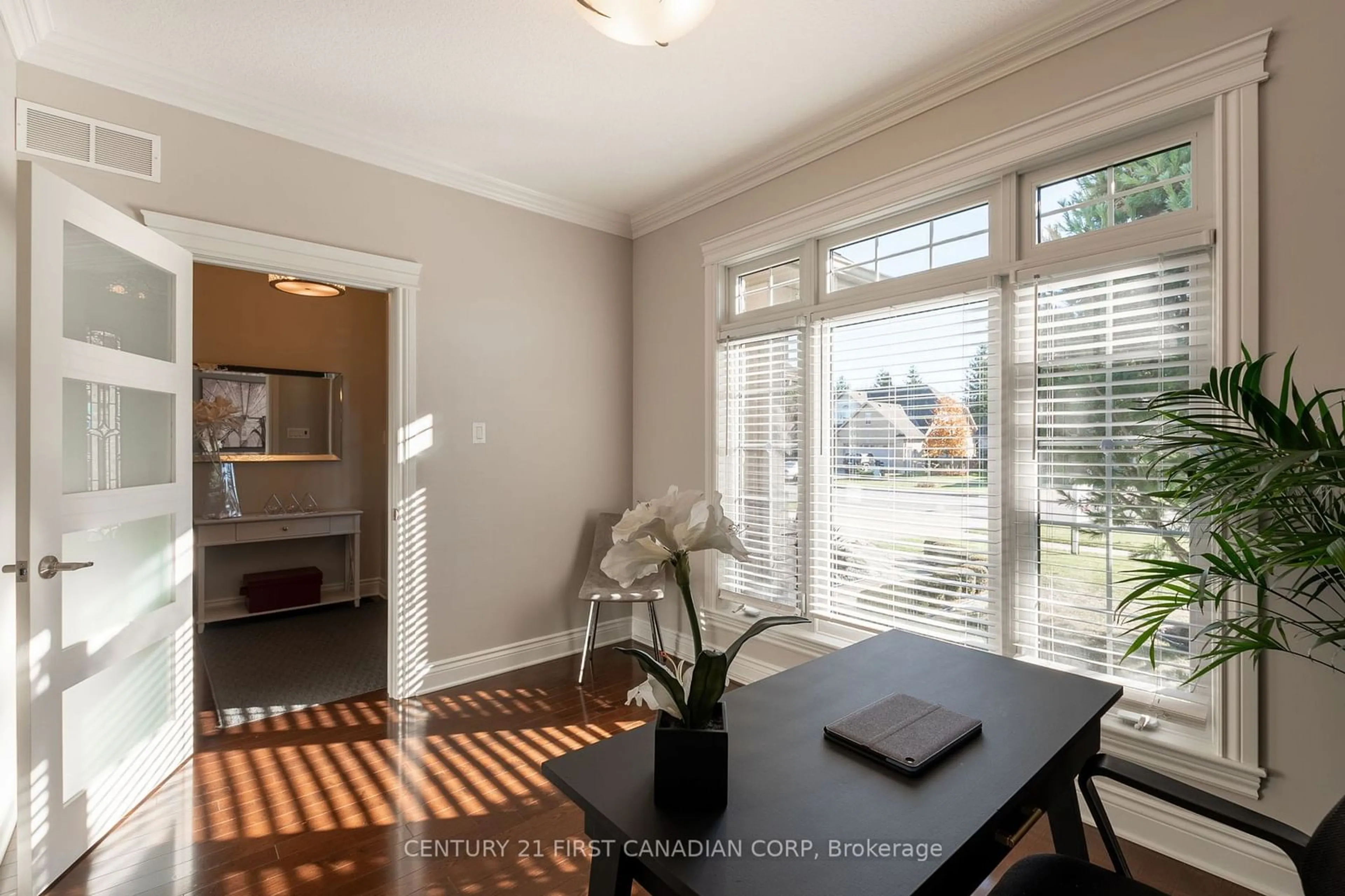 Dining room, wood/laminate floor for 377 Darcy Dr, Strathroy-Caradoc Ontario N7G 0A1