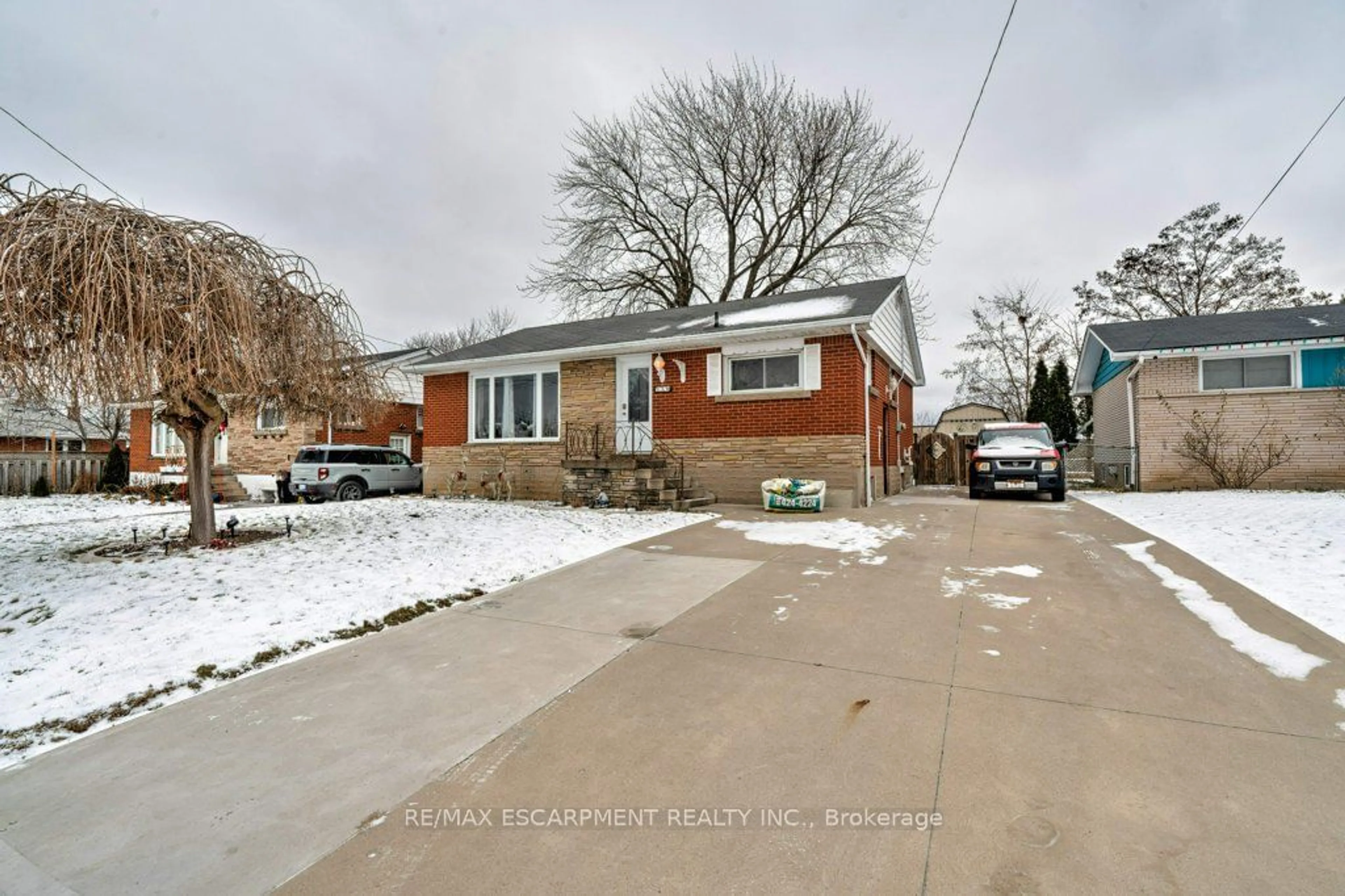 Home with brick exterior material, street for 139 West 3rd St, Hamilton Ontario L9C 3K6