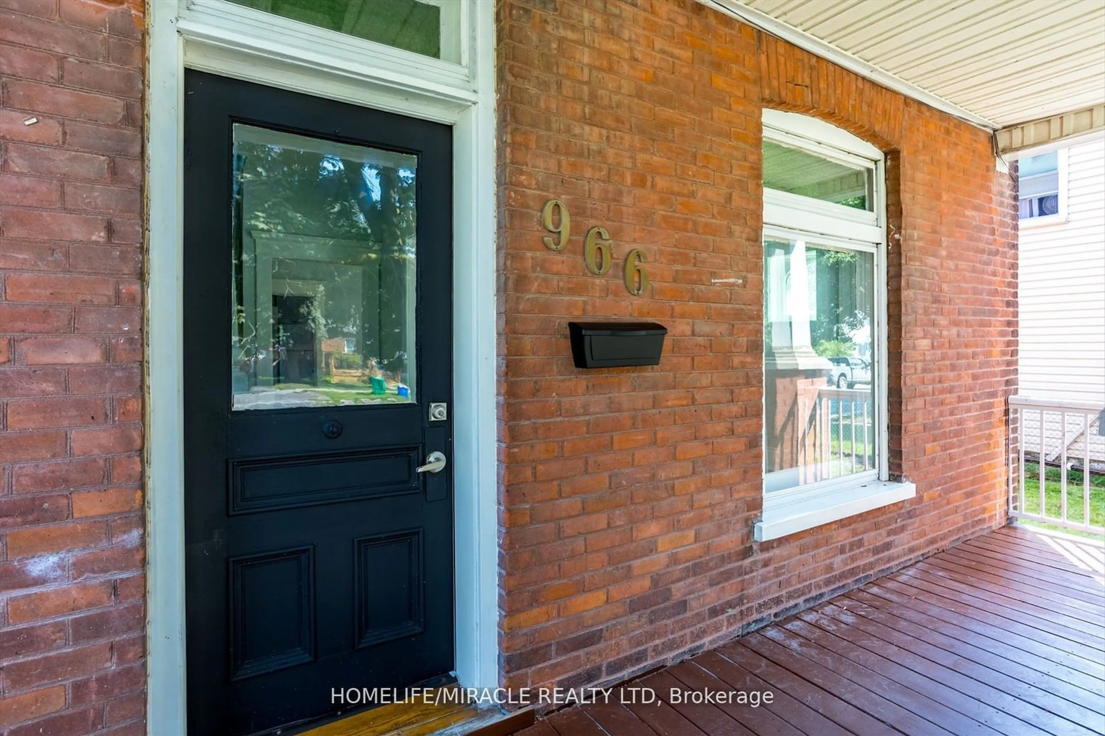 Indoor entryway for 966 MONAGHAN Rd, Peterborough Ontario K9J 5K5