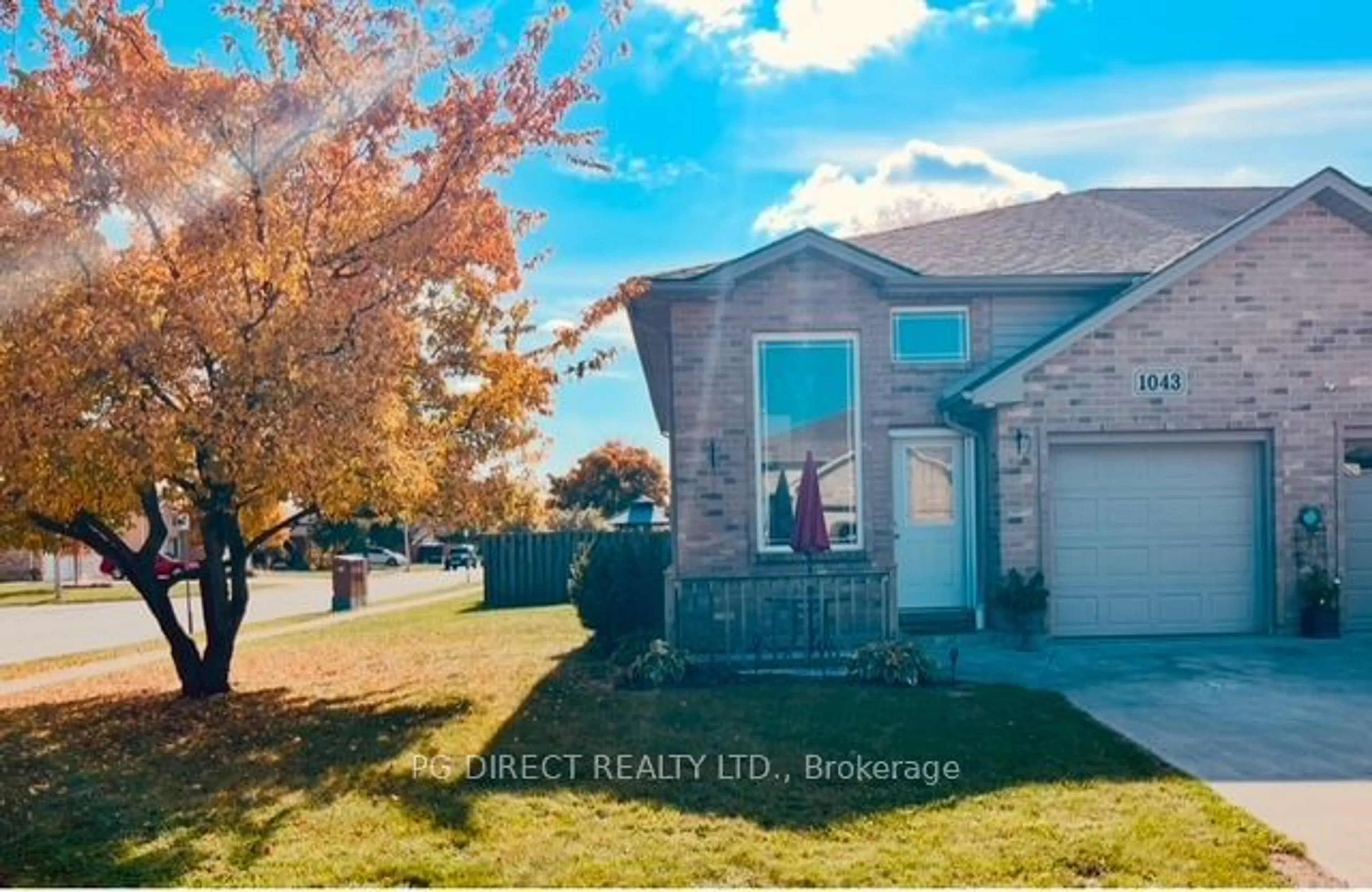 A pic from outside/outdoor area/front of a property/back of a property/a pic from drone, street for 1043 King Richard Crt, Lakeshore Ontario N8L 0P8