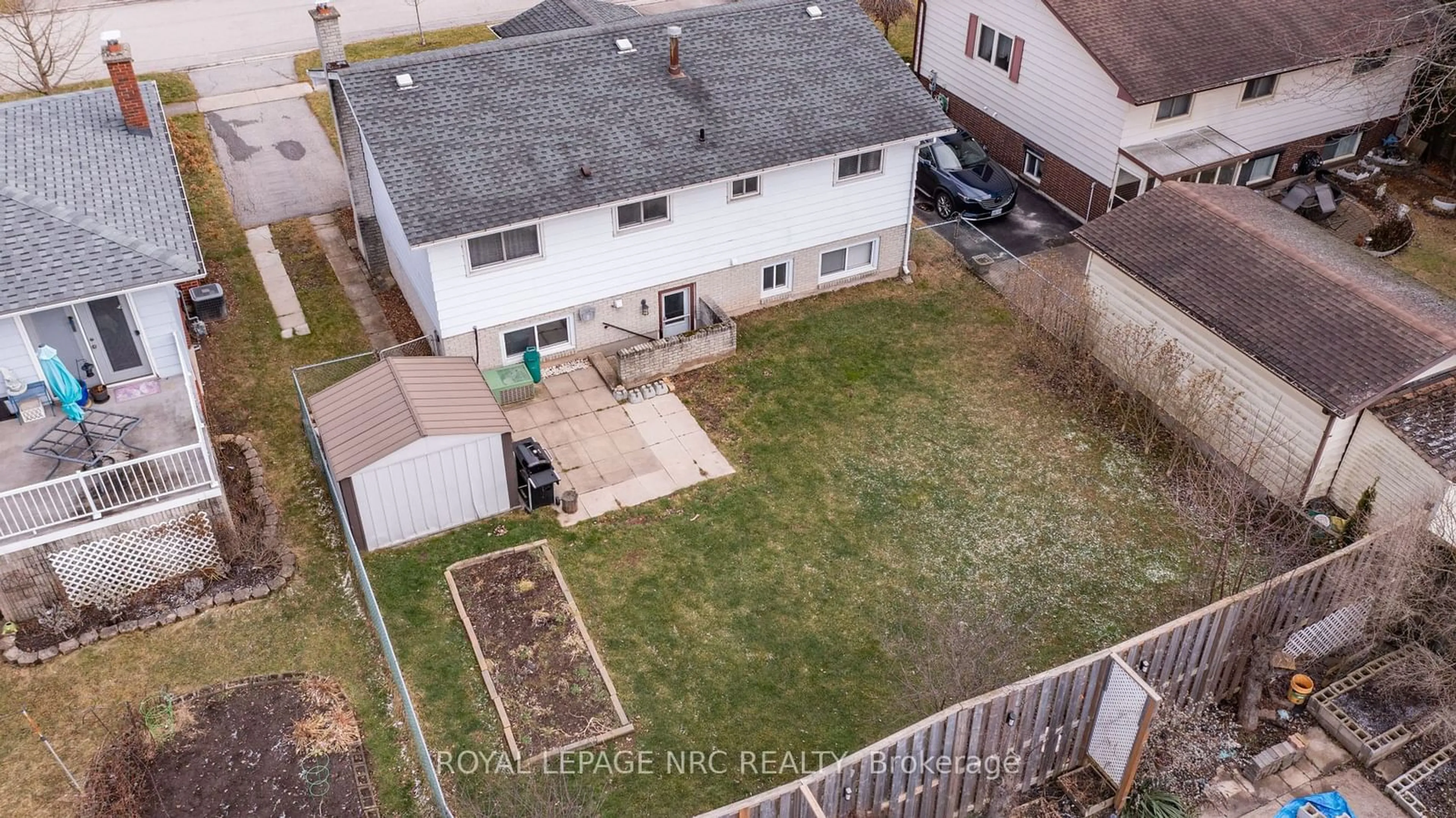 A pic from outside/outdoor area/front of a property/back of a property/a pic from drone, street for 6307 Kirkland Dr, Niagara Falls Ontario L2H 2A7