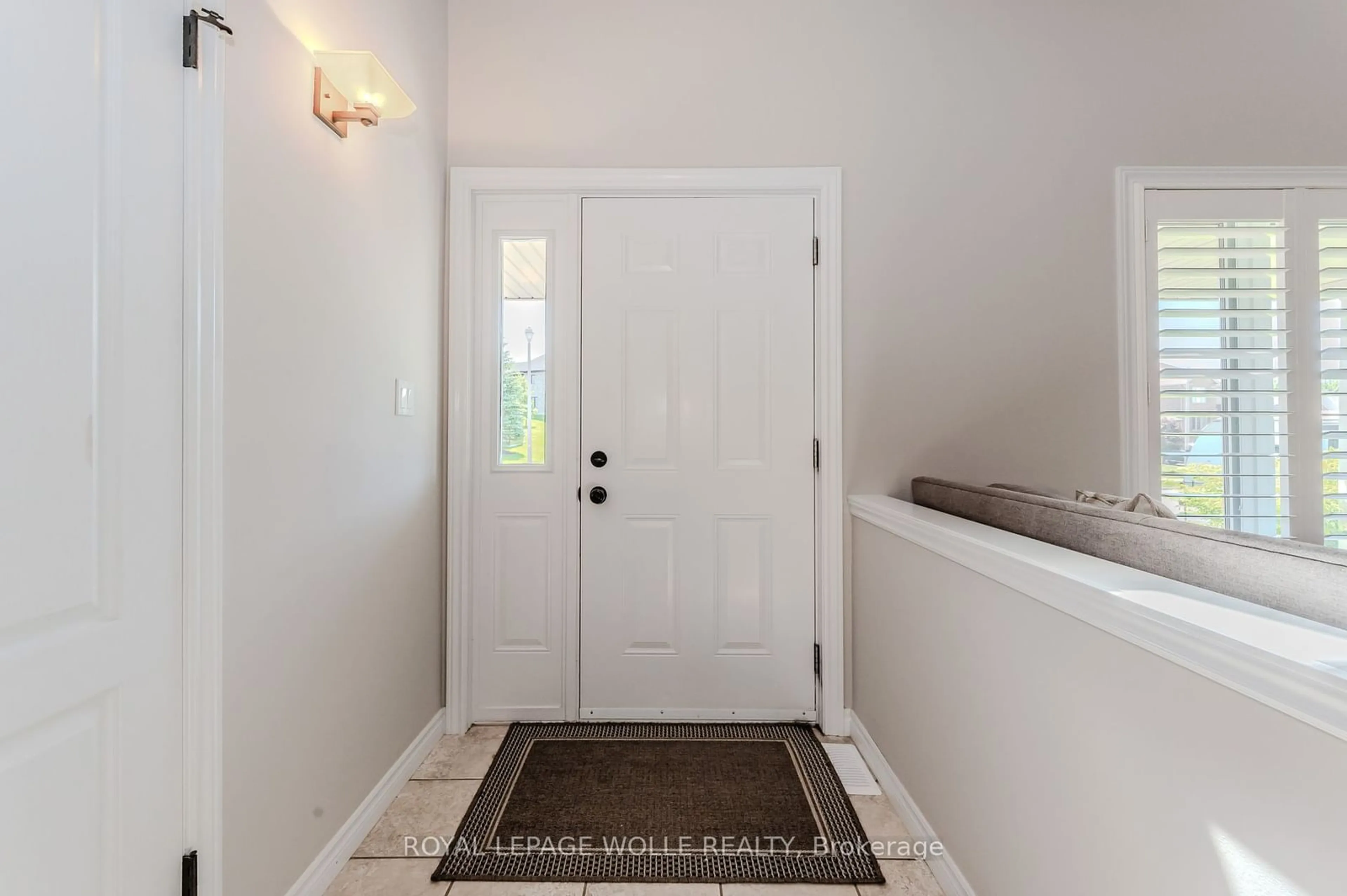 Indoor entryway for 174 River Run Rd, Mapleton Ontario N0G 1P0