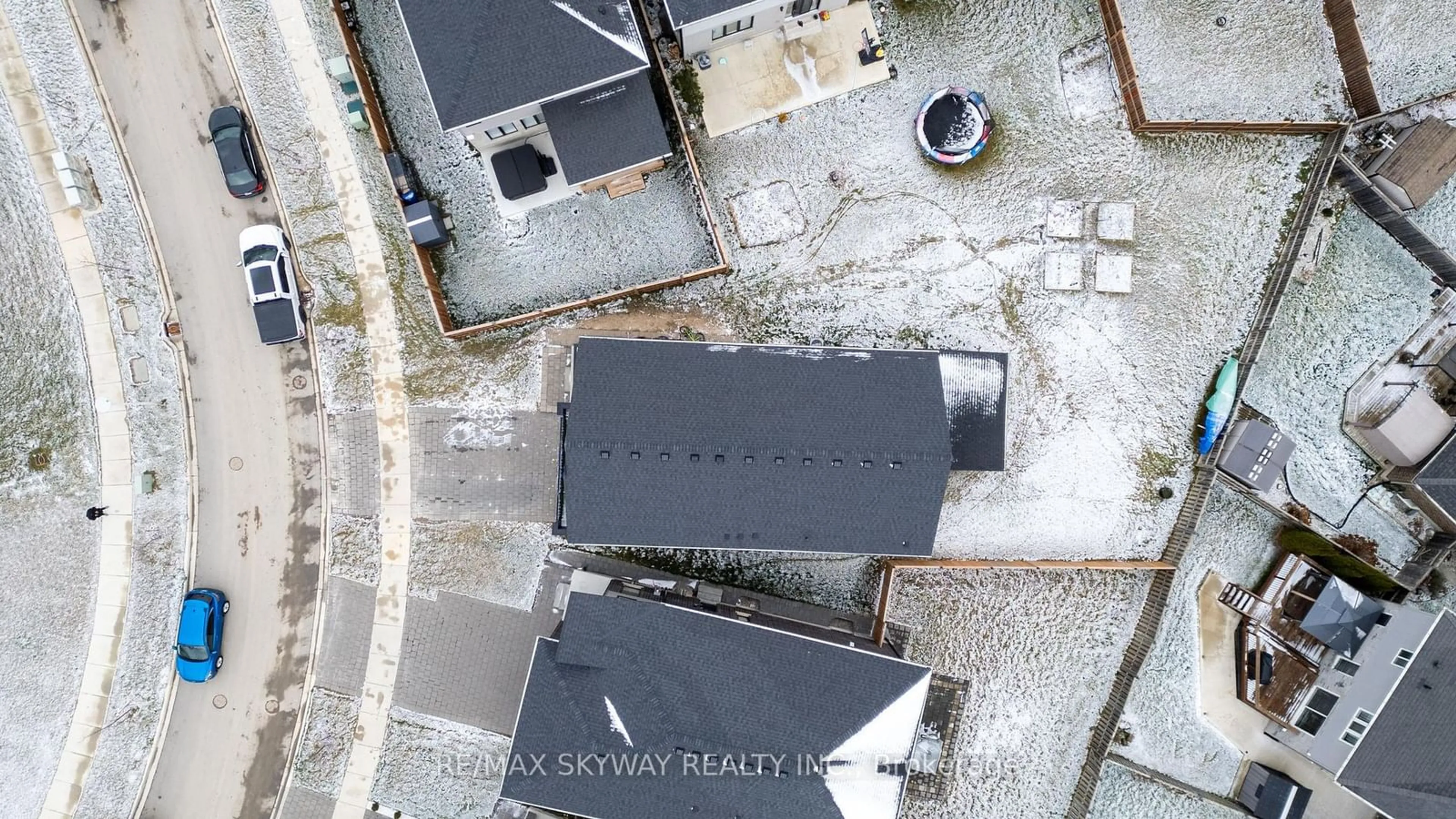 A pic from outside/outdoor area/front of a property/back of a property/a pic from drone, unknown for 3314 David Milne Way, London Ontario N6L 1K3