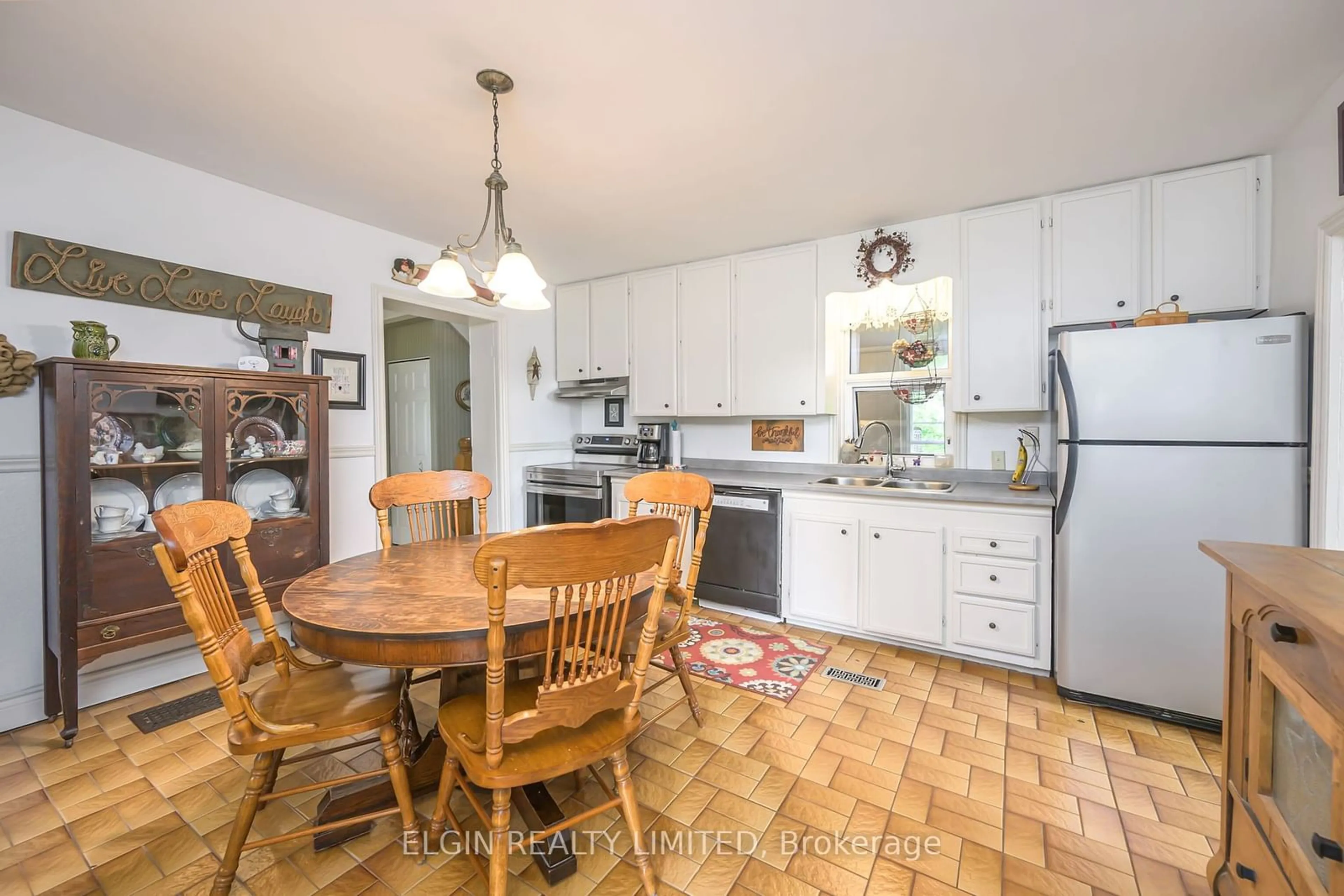 Open concept kitchen, unknown for 33580 Fifth Line, Southwold Ontario N0L 1P0