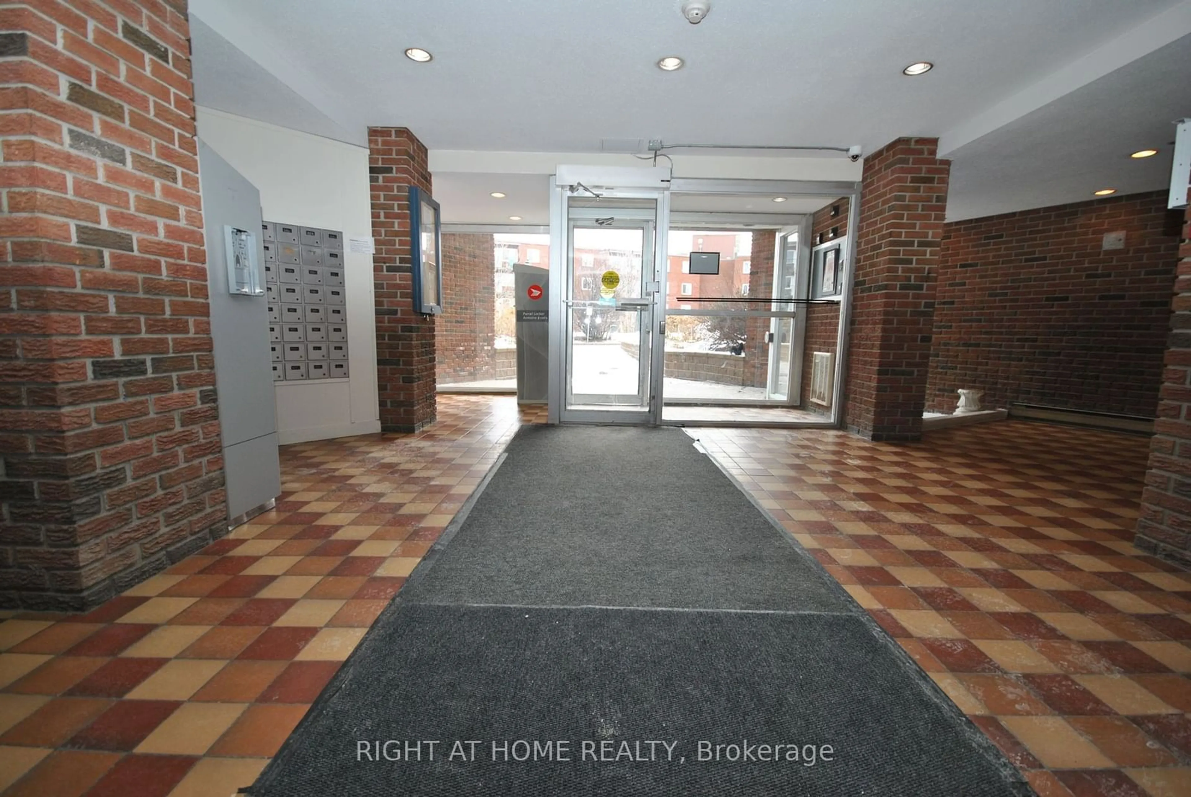 Indoor foyer for 2041 Arrowsmith Dr #106C, Beacon Hill North - South and Area Ontario K1J 7V7