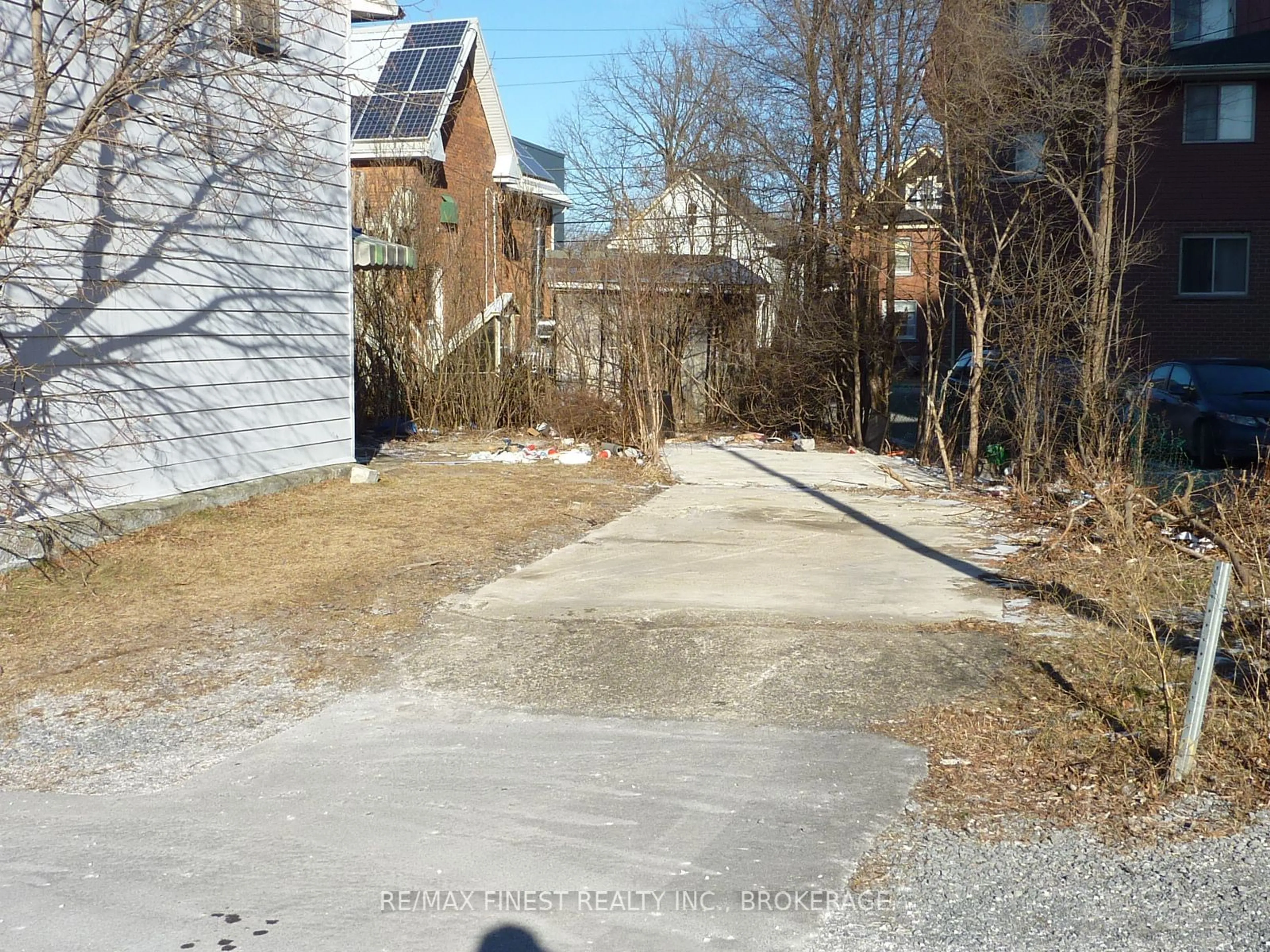 A pic from outside/outdoor area/front of a property/back of a property/a pic from drone, street for 3 Creighton St, Kingston Ontario K7K 1C2