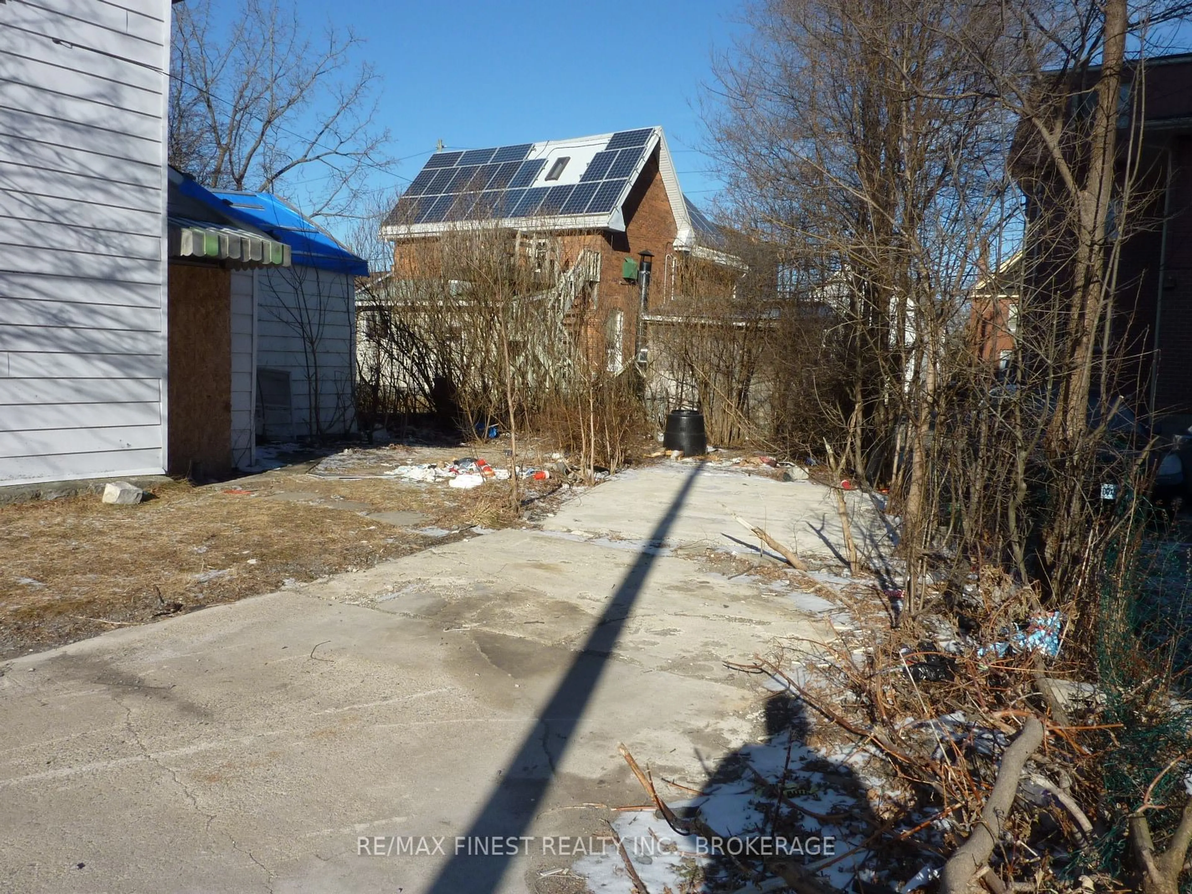 A pic from outside/outdoor area/front of a property/back of a property/a pic from drone, street for 3 Creighton St, Kingston Ontario K7K 1C2